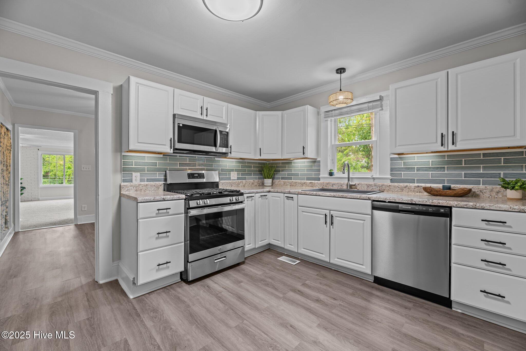 109 Pineview Street Property Photo 4