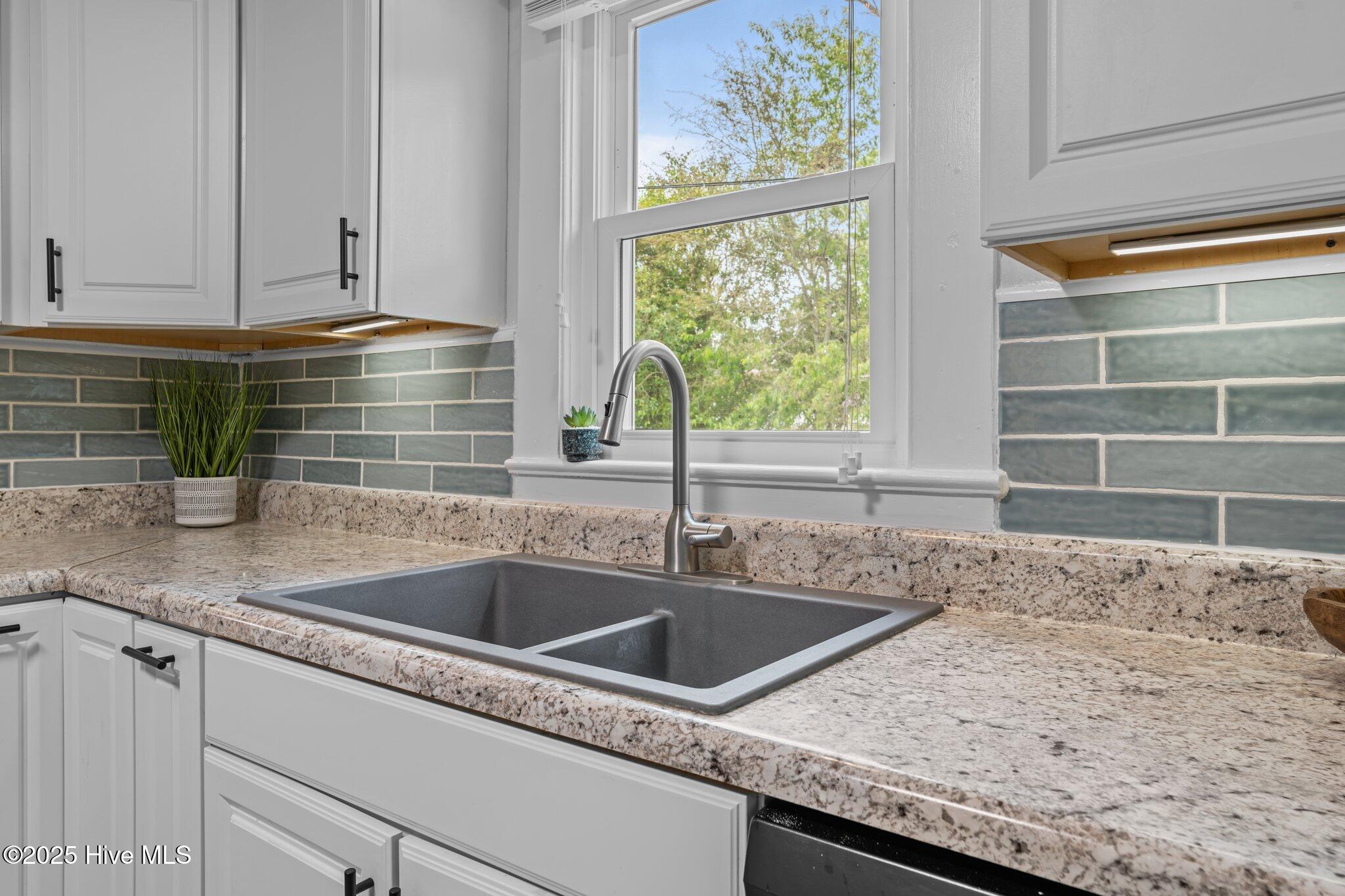 109 Pineview Street Property Photo 8
