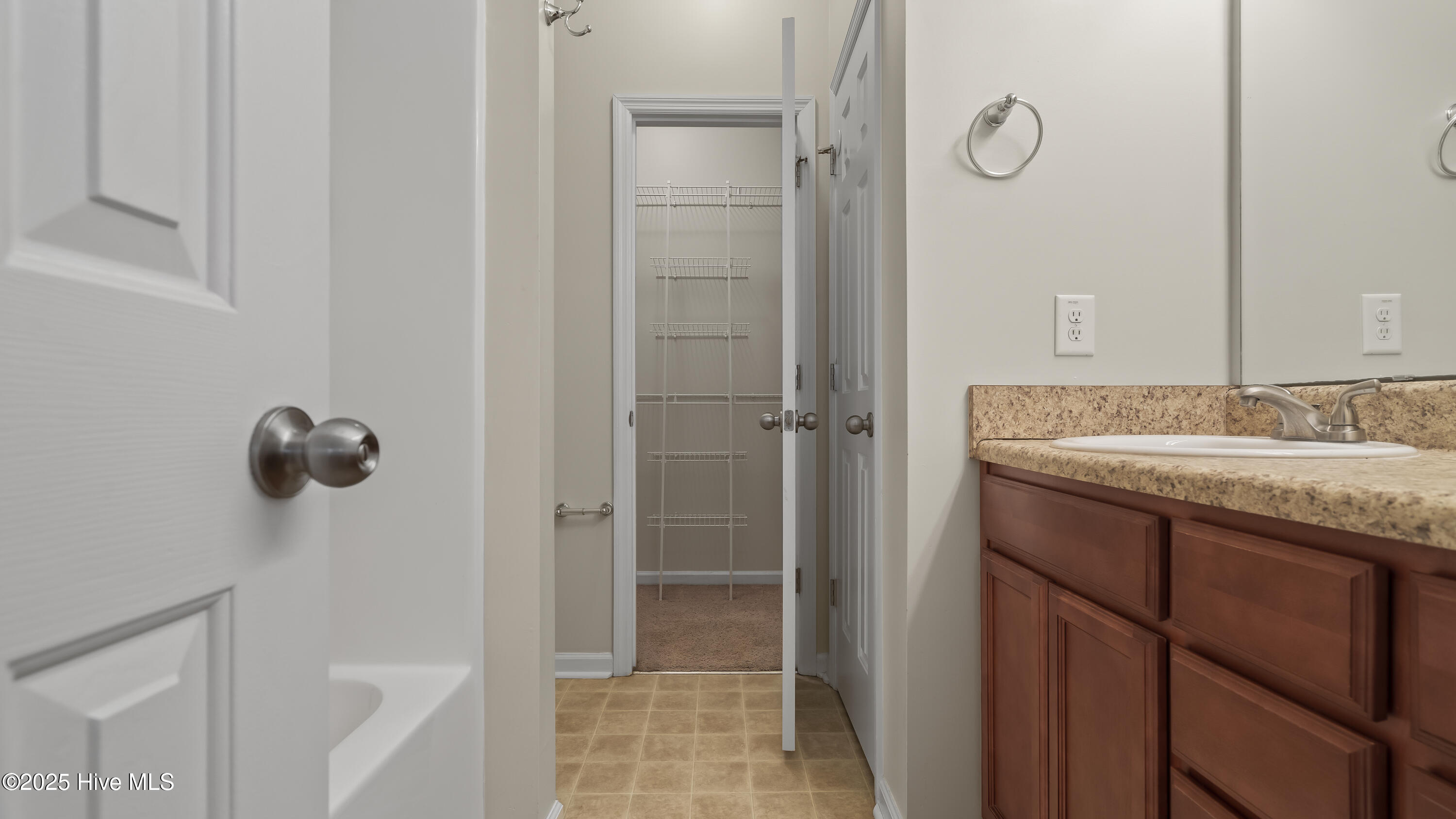 213 Glenhaven Lane Property Photo 24