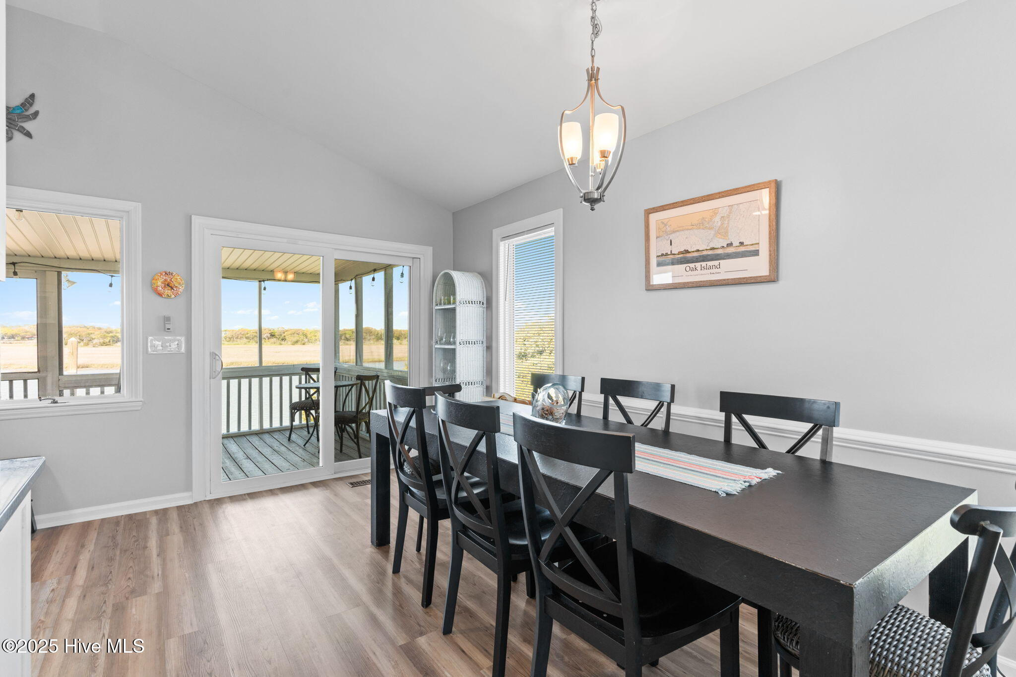 4824 W Beach Drive Property Photo 12