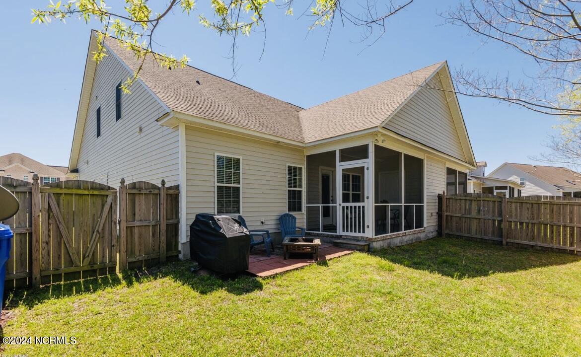 1860 Cambria Drive B Property Photo 4