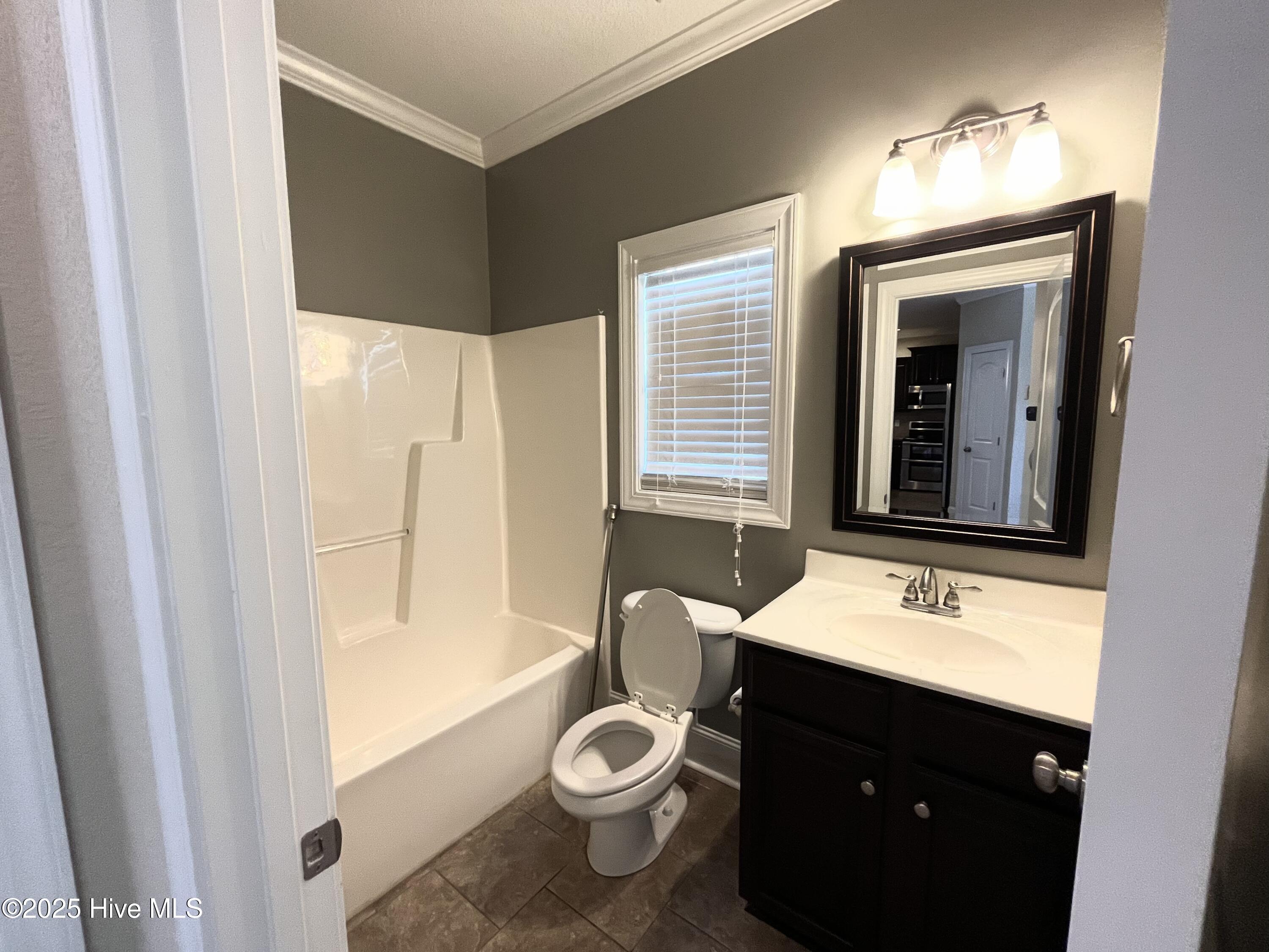 1860 Cambria Drive B Property Photo 7