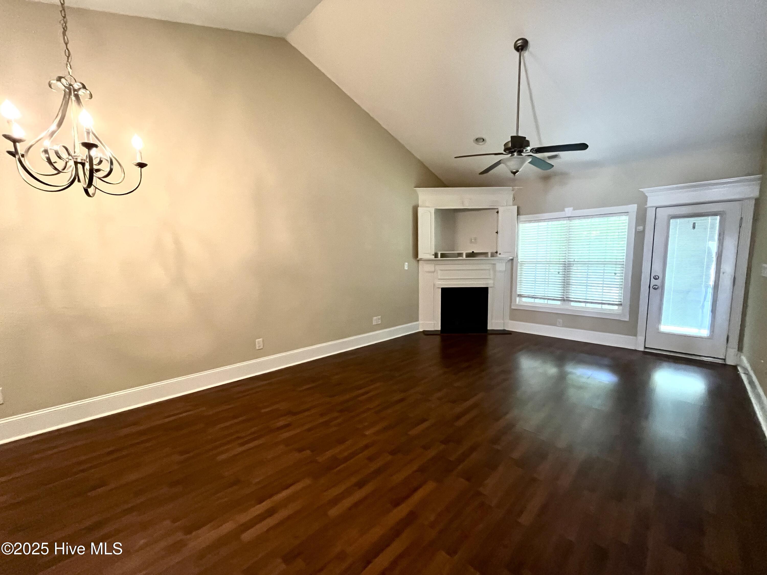 1860 Cambria Drive B Property Photo 10
