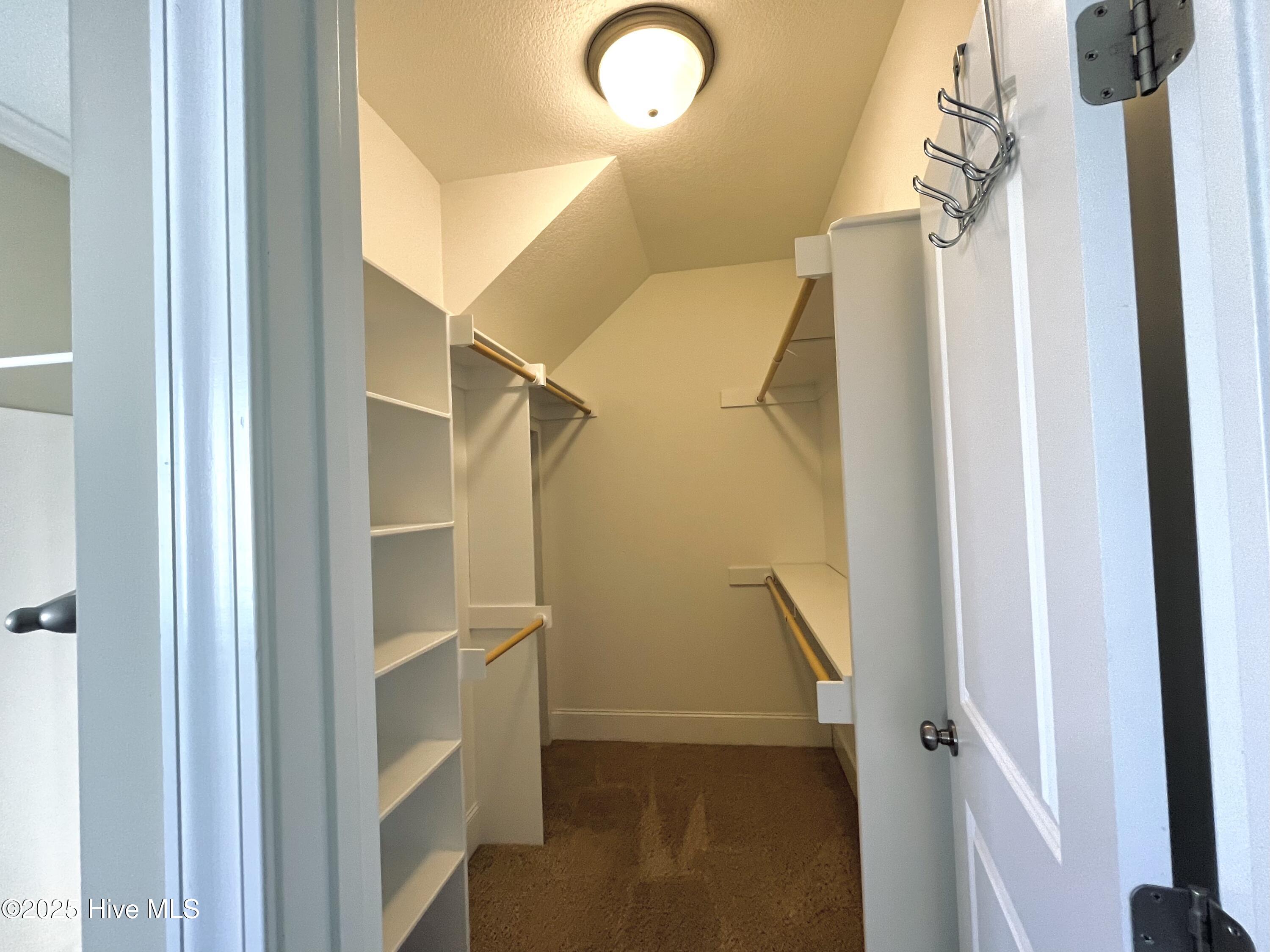 1860 Cambria Drive B Property Photo 12