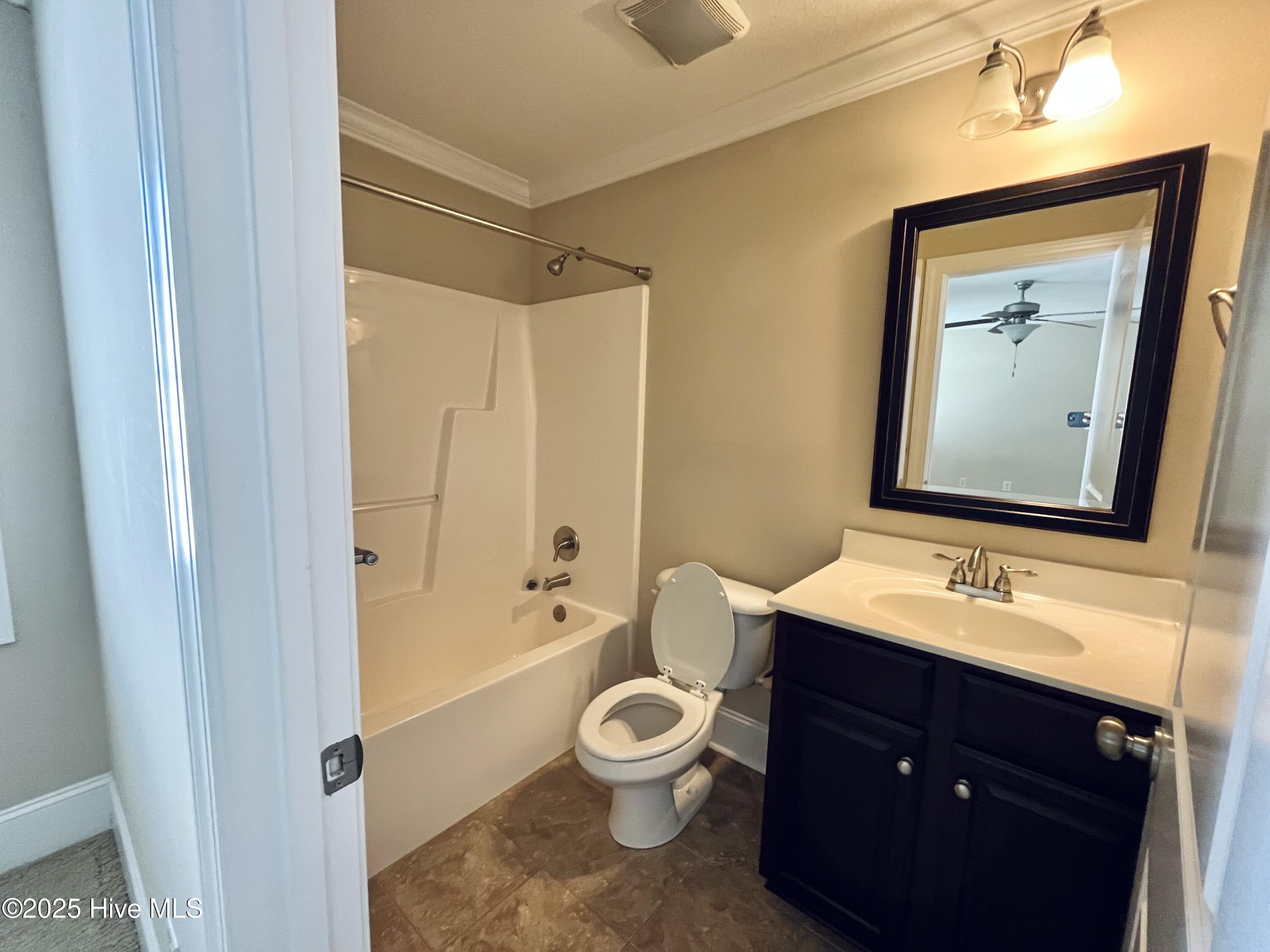 1860 Cambria Drive B Property Photo 15