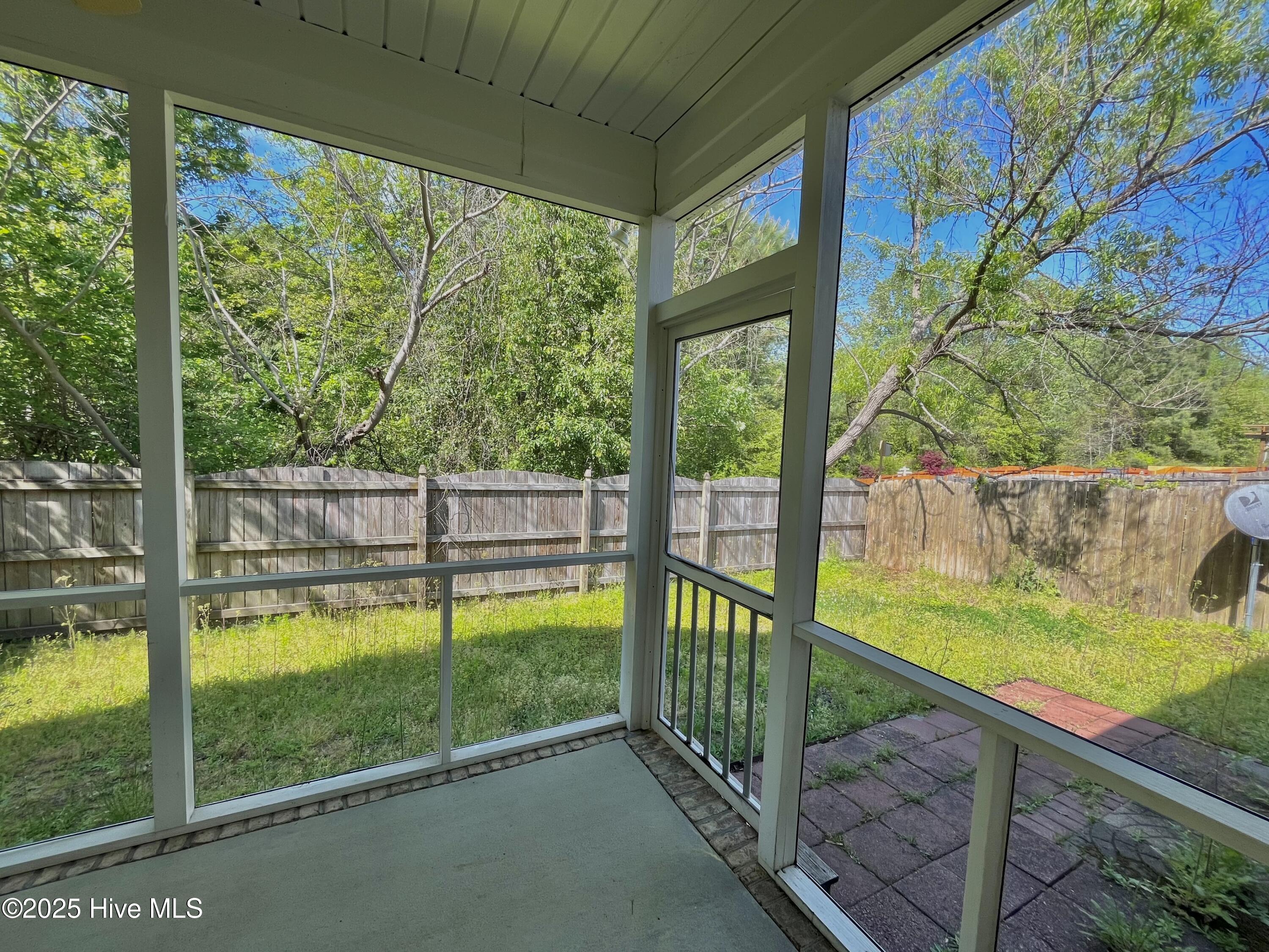 1860 Cambria Drive B Property Photo 17
