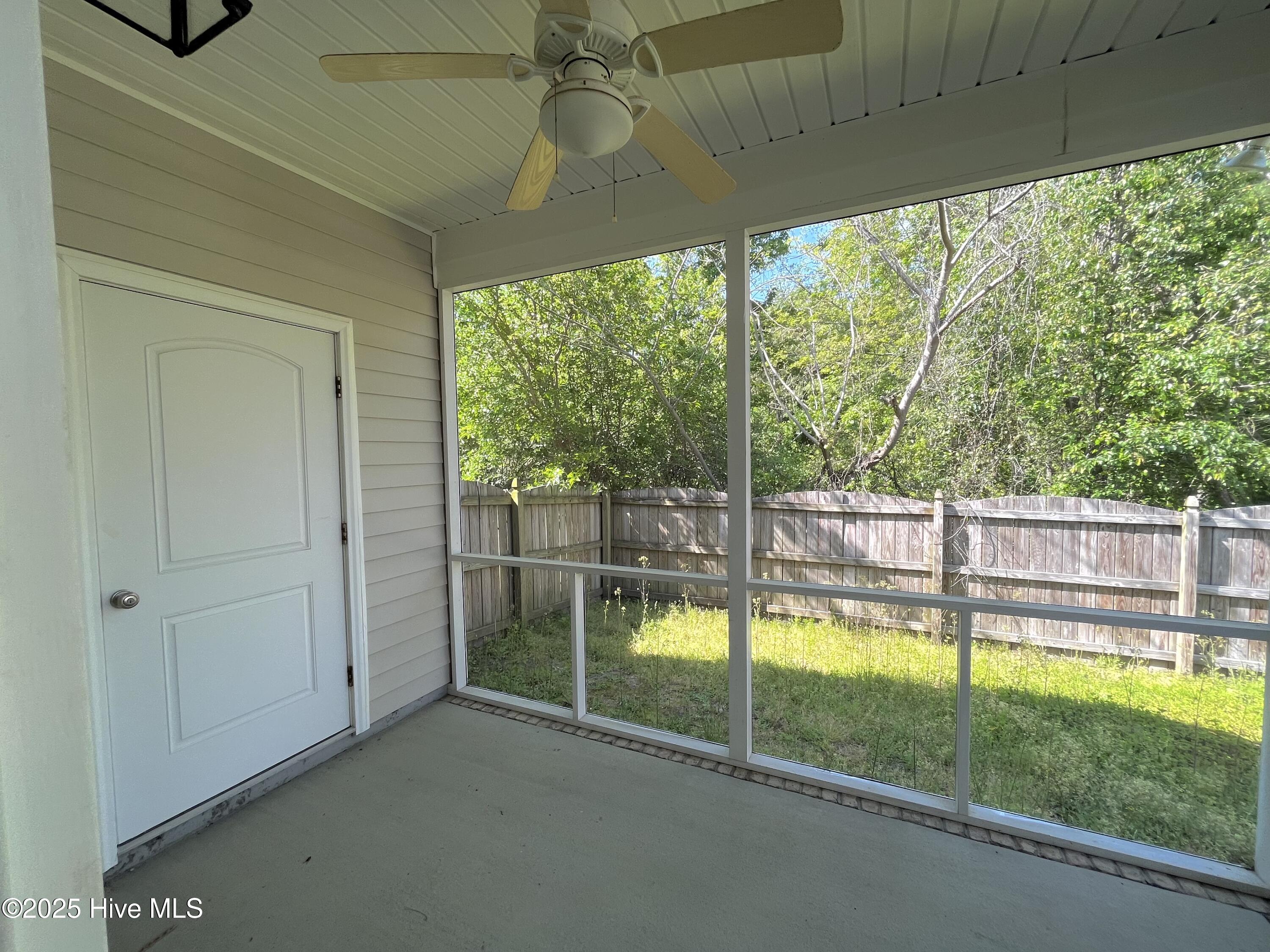 1860 Cambria Drive B Property Photo 18