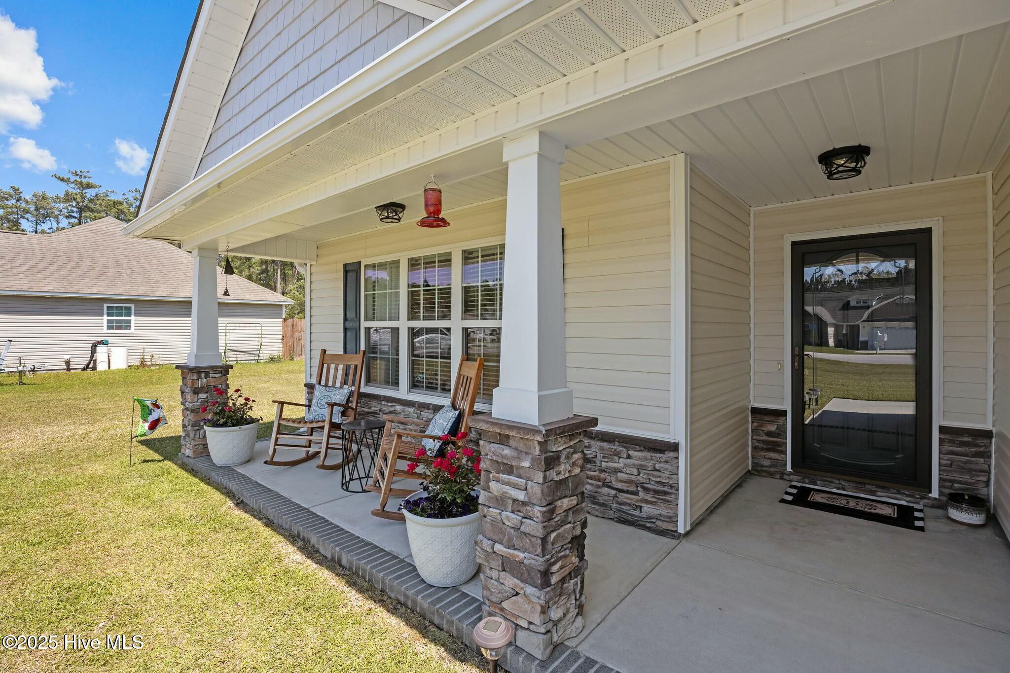 111 Apple Drive Property Photo 4
