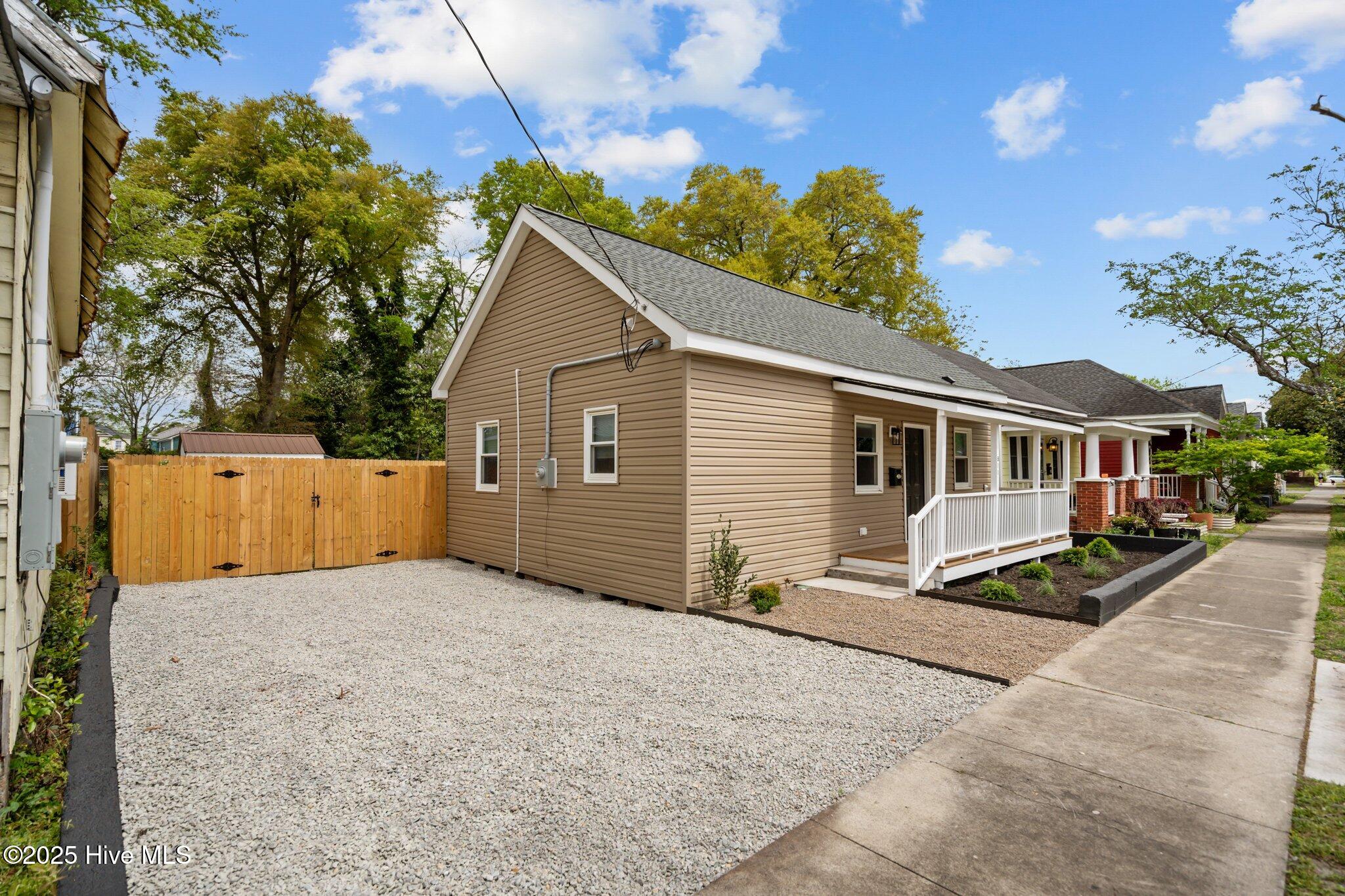 811 Walnut Street Property Photo 2