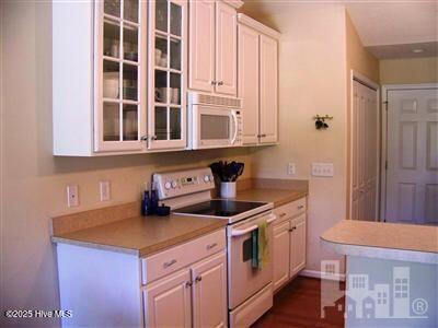 121 Mulberry Circle Property Photo 7