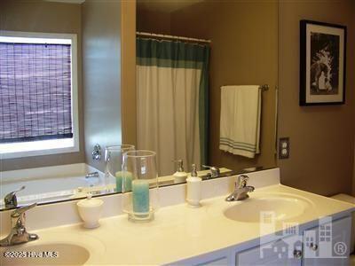 121 Mulberry Circle Property Photo 9