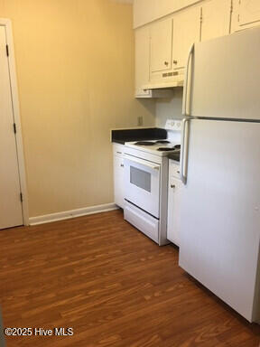 1305 Avon Court Property Photo 5