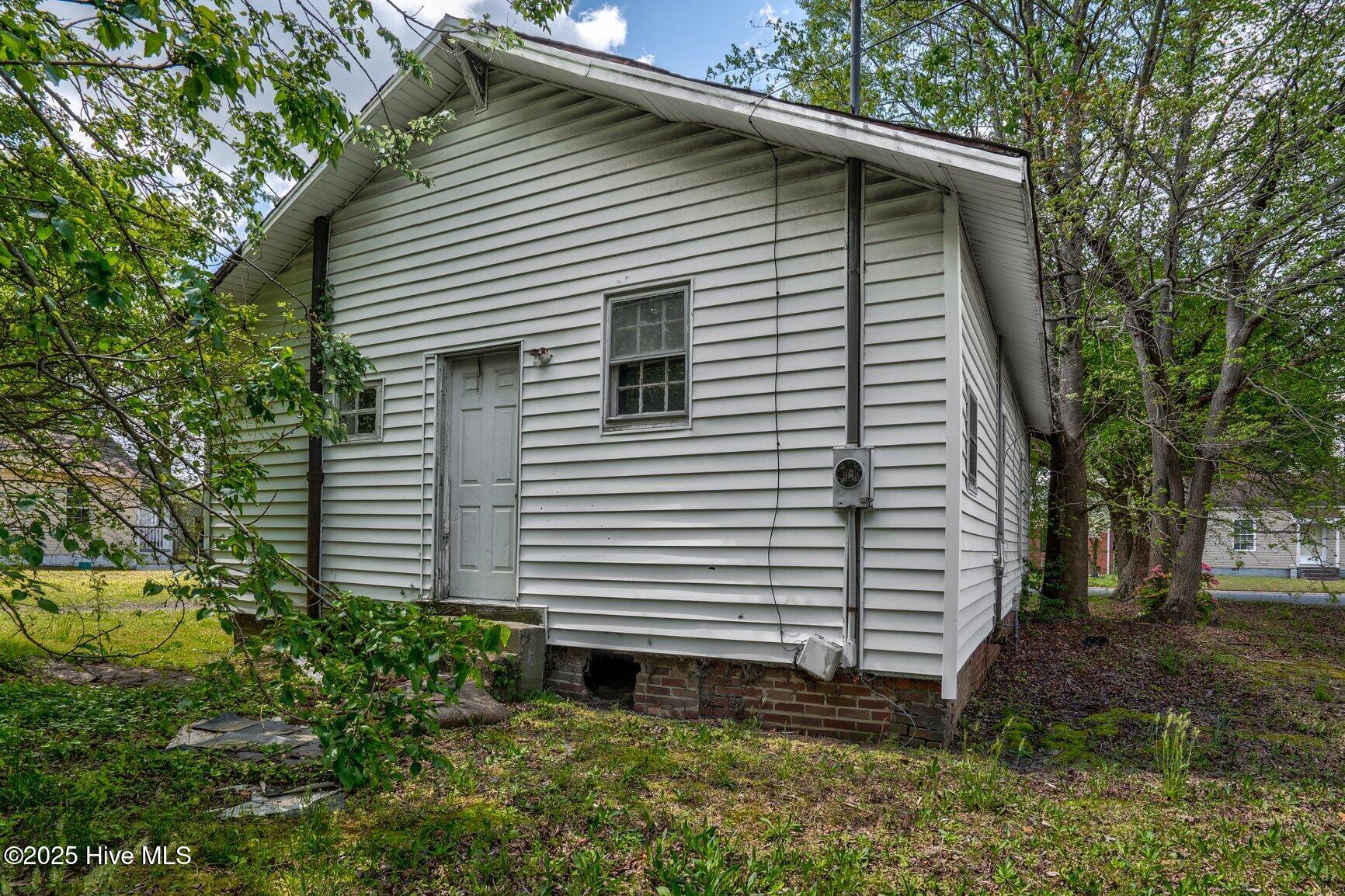 1609 Davis Street Property Photo 3