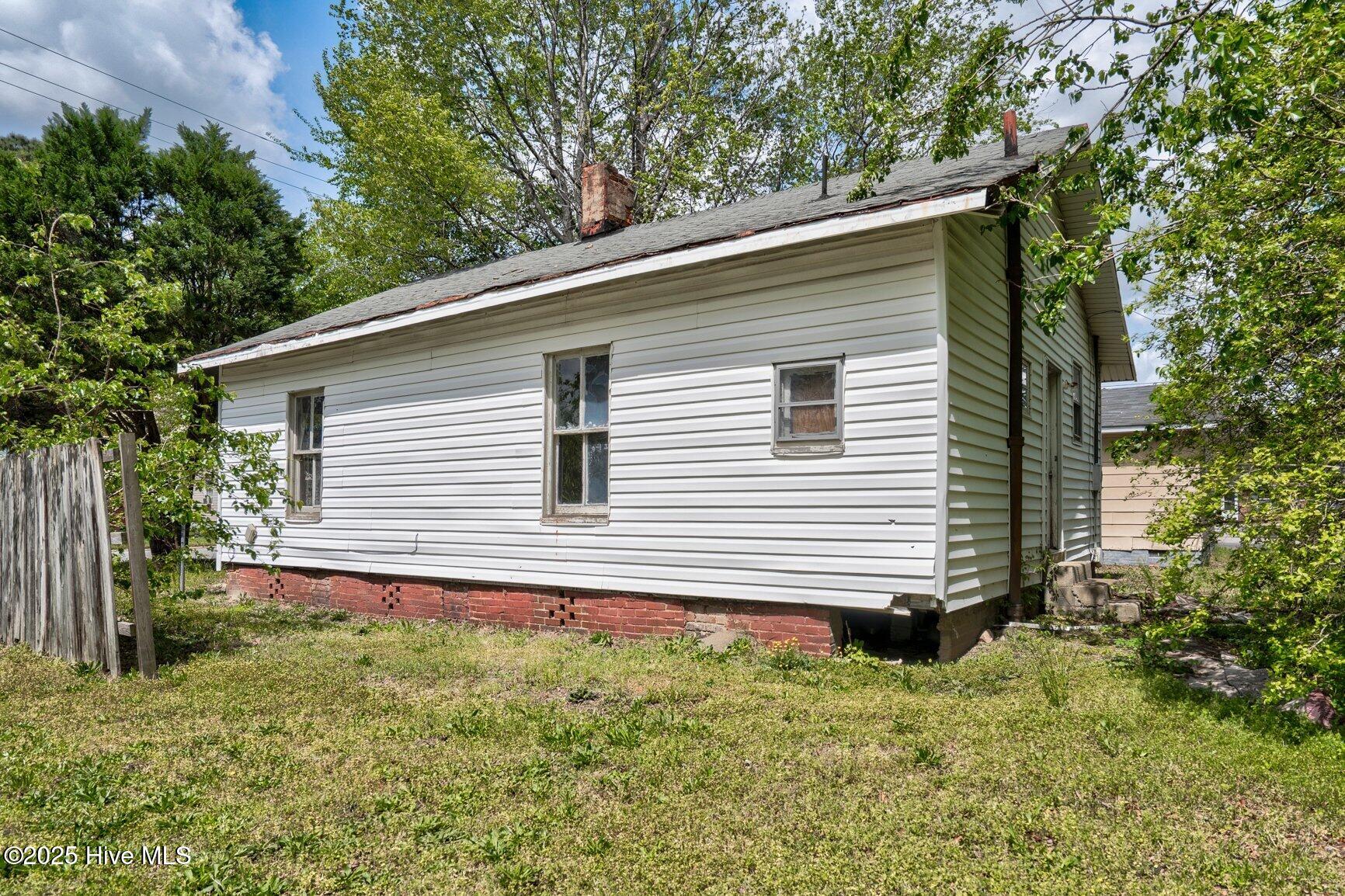 1609 Davis Street Property Photo 5
