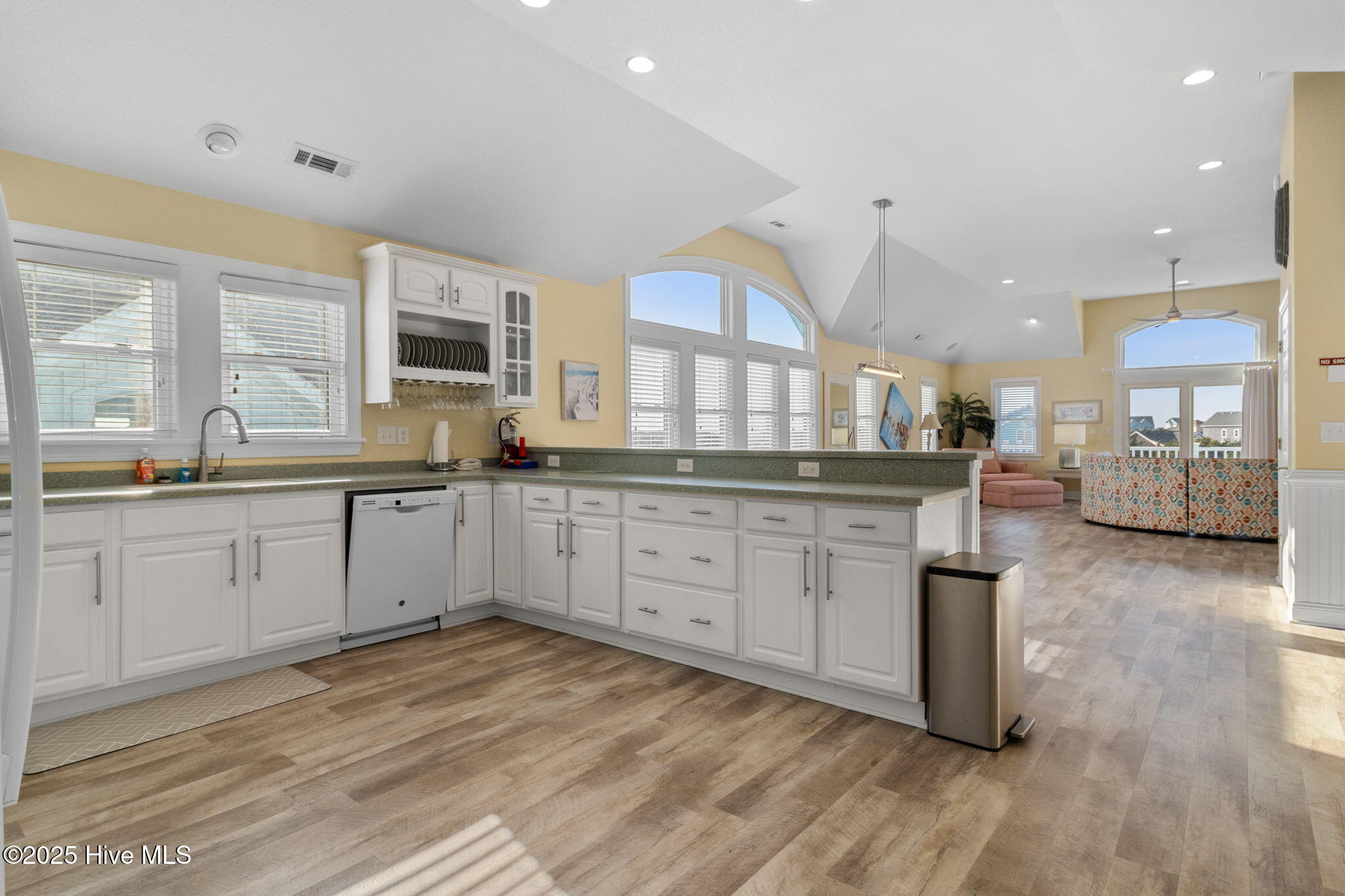 41155 Lakeside Drive Property Photo 4