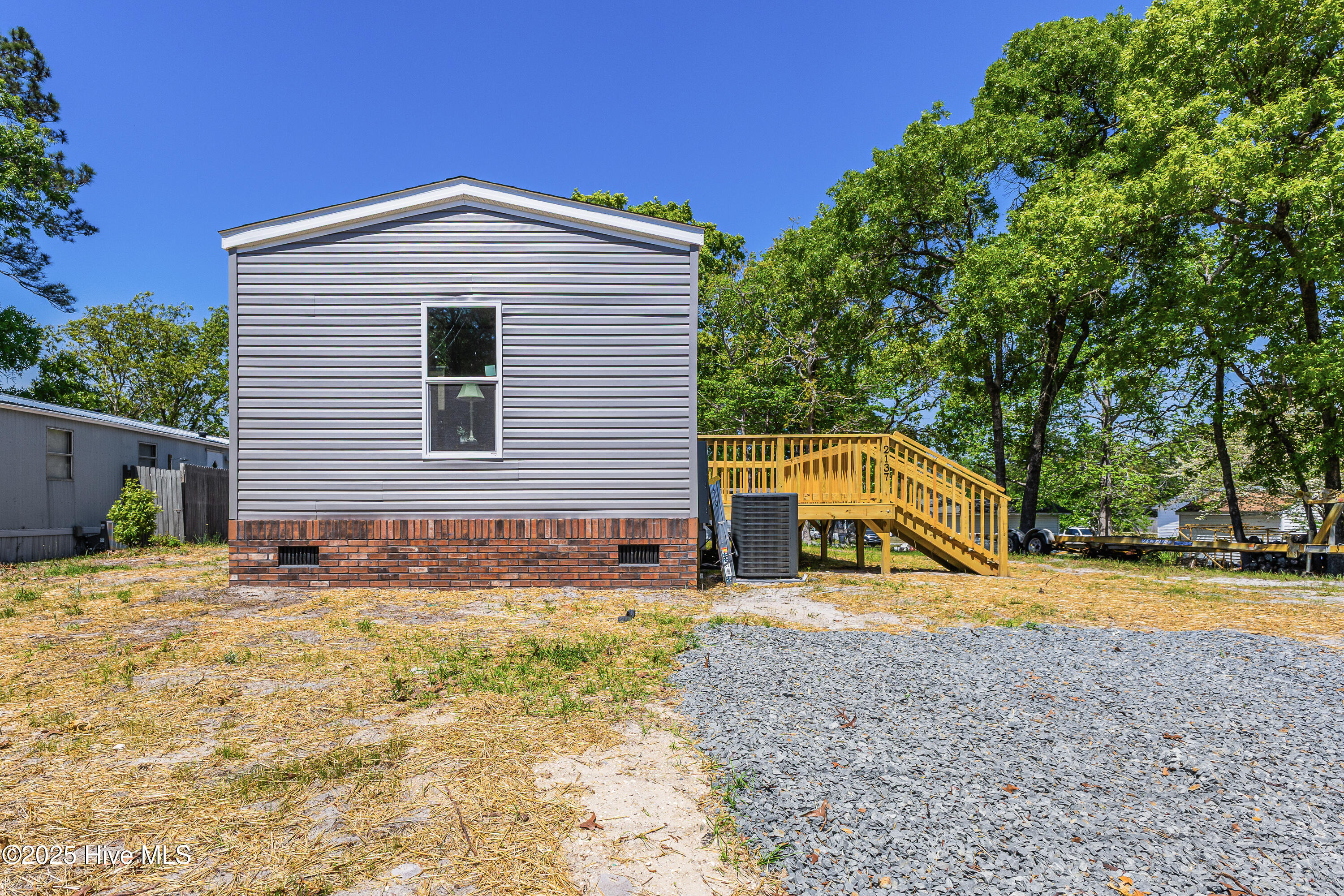 2137 Trout Avenue Property Photo 2