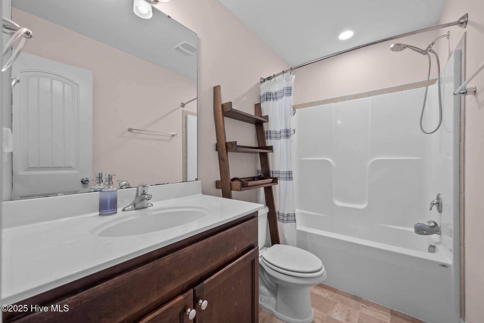 415 Belhaven Court Property Photo 28