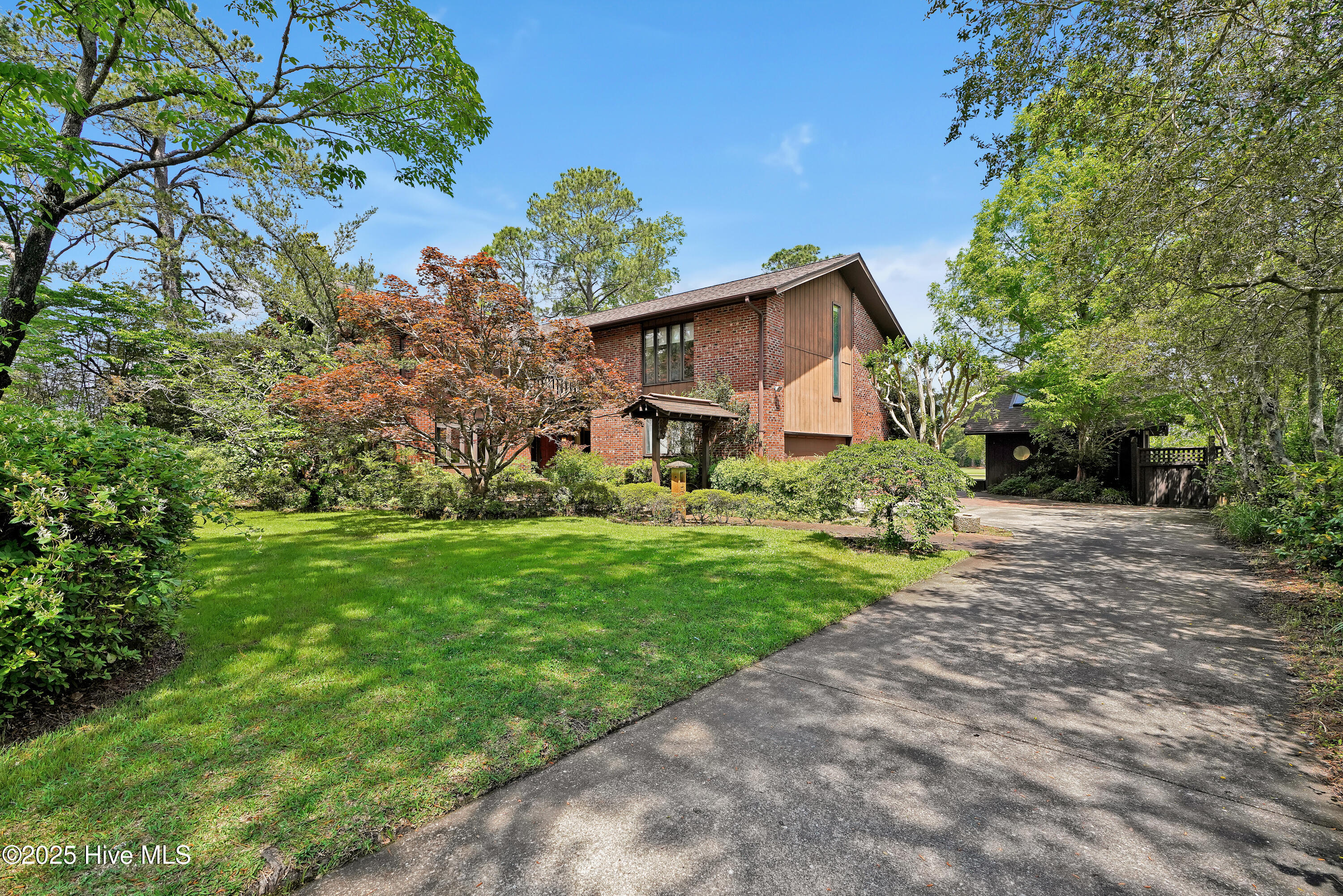 906 Robert E Lee Drive Property Photo 1