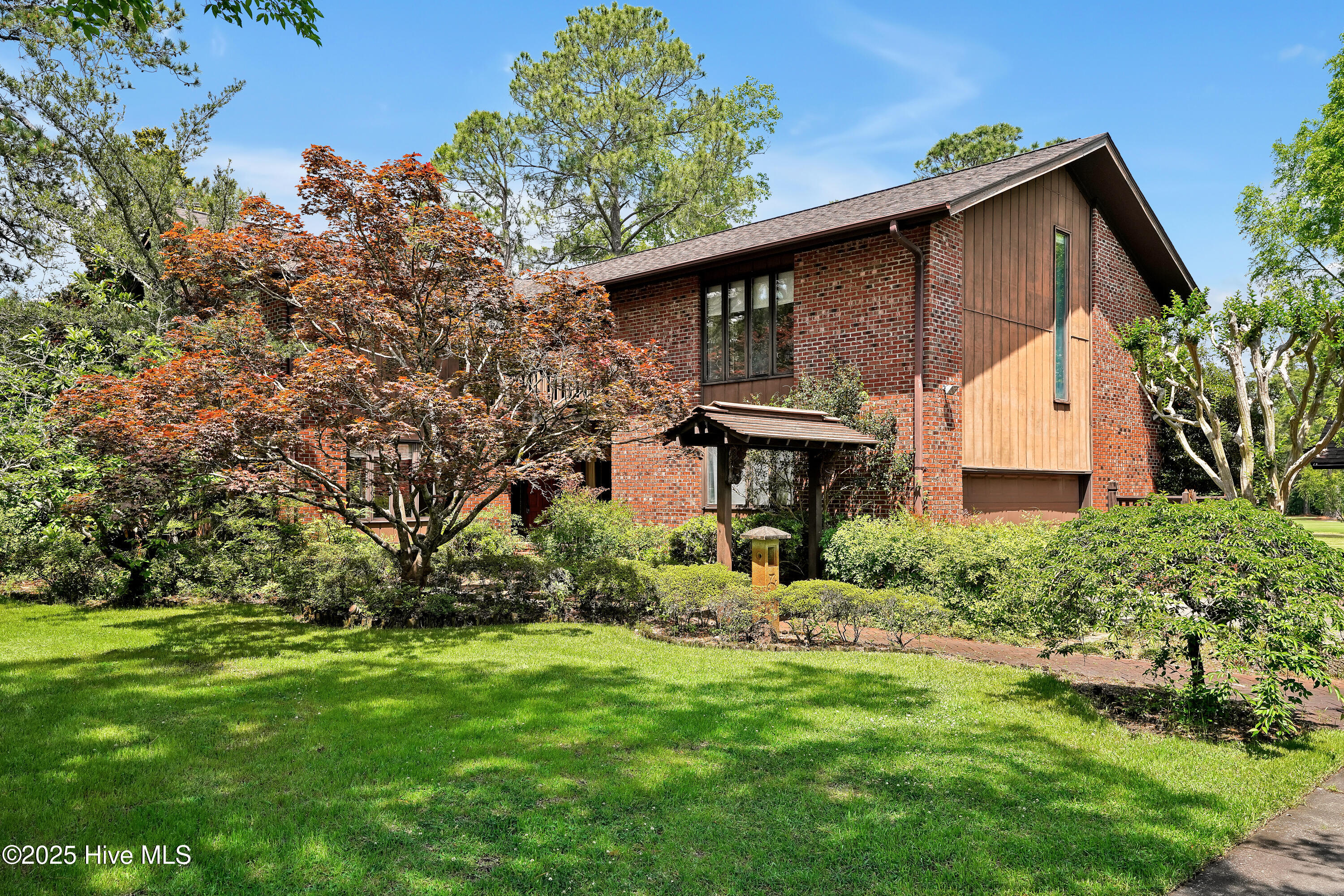 906 Robert E Lee Drive Property Photo 3