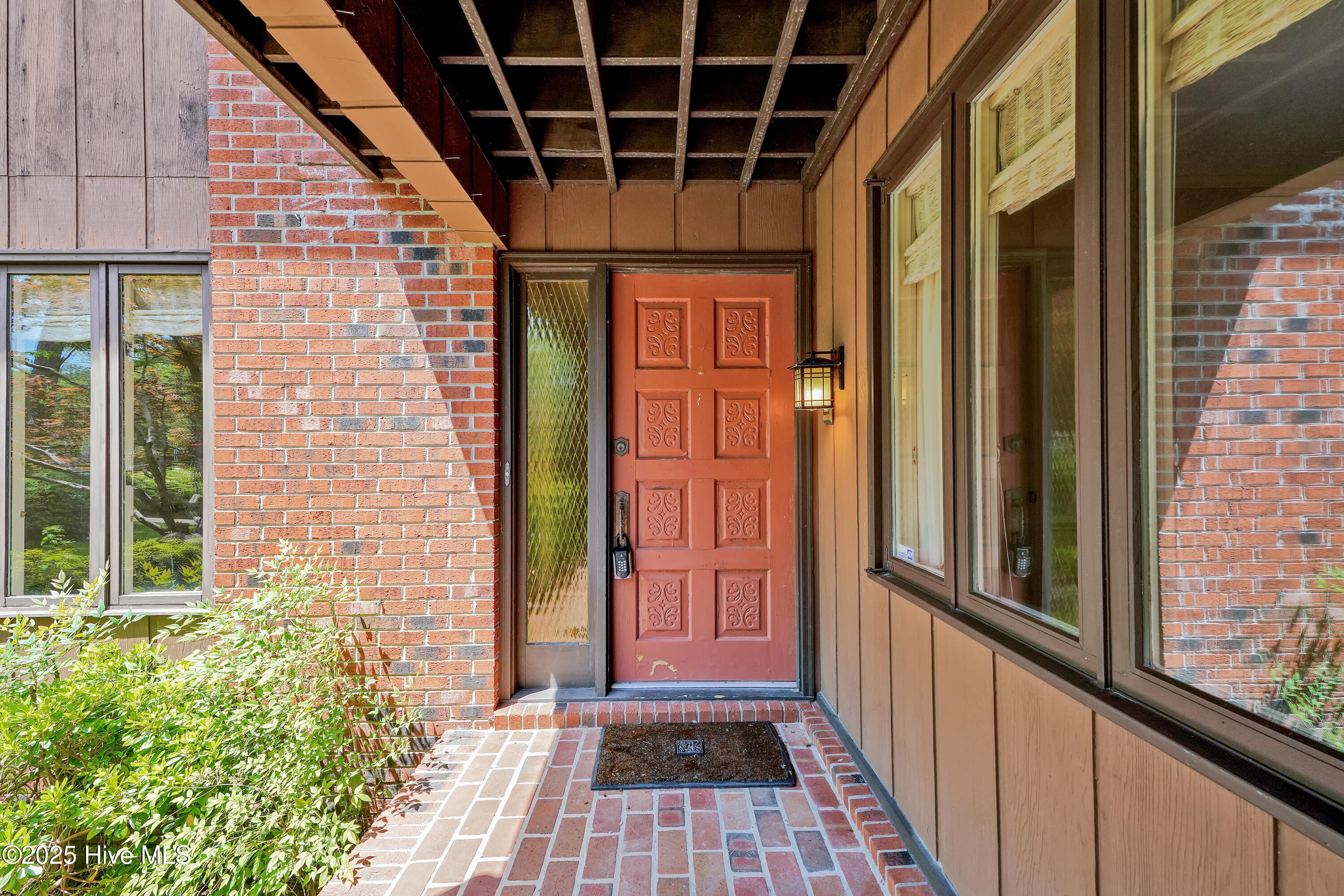 906 Robert E Lee Drive Property Photo 4