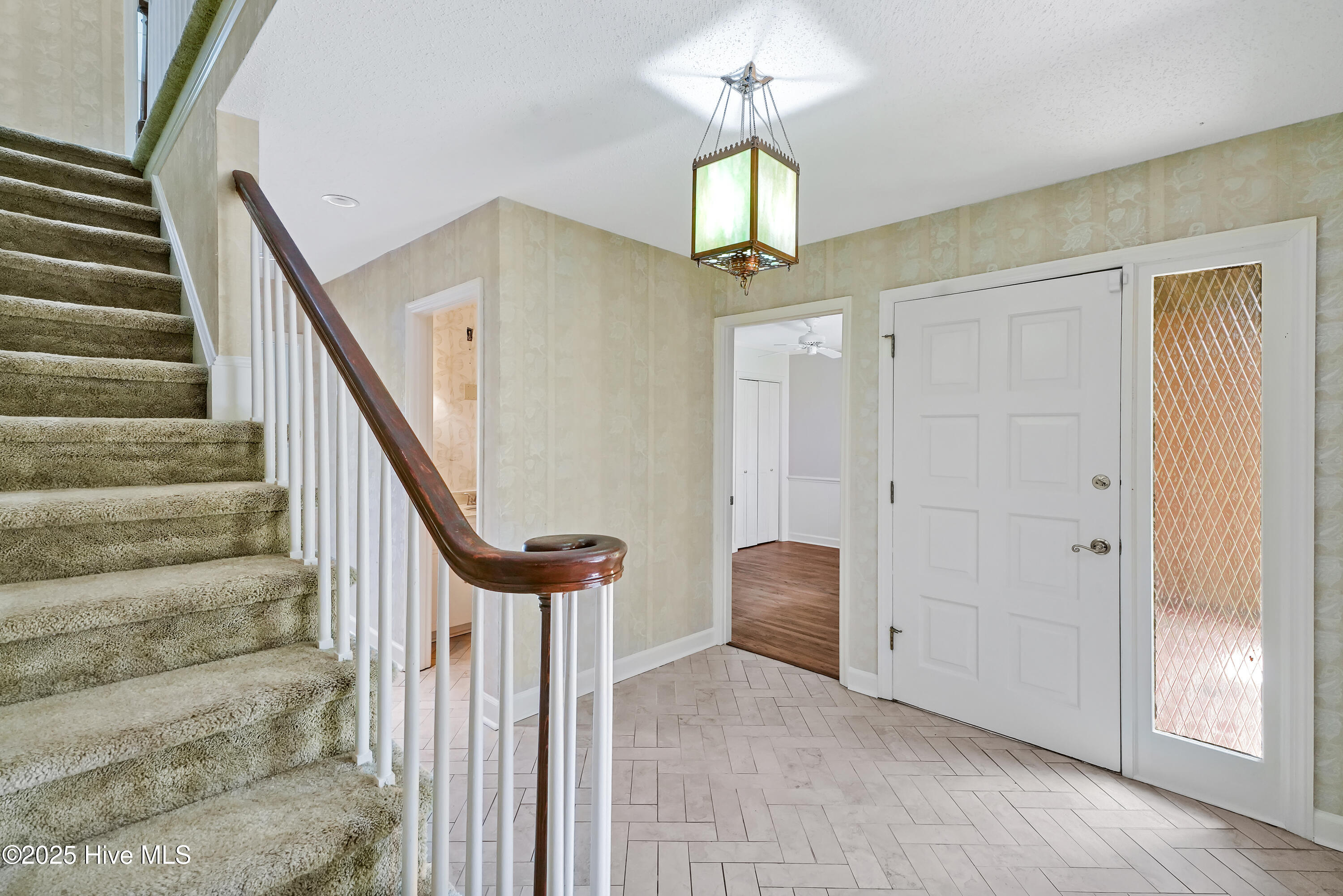906 Robert E Lee Drive Property Photo 7
