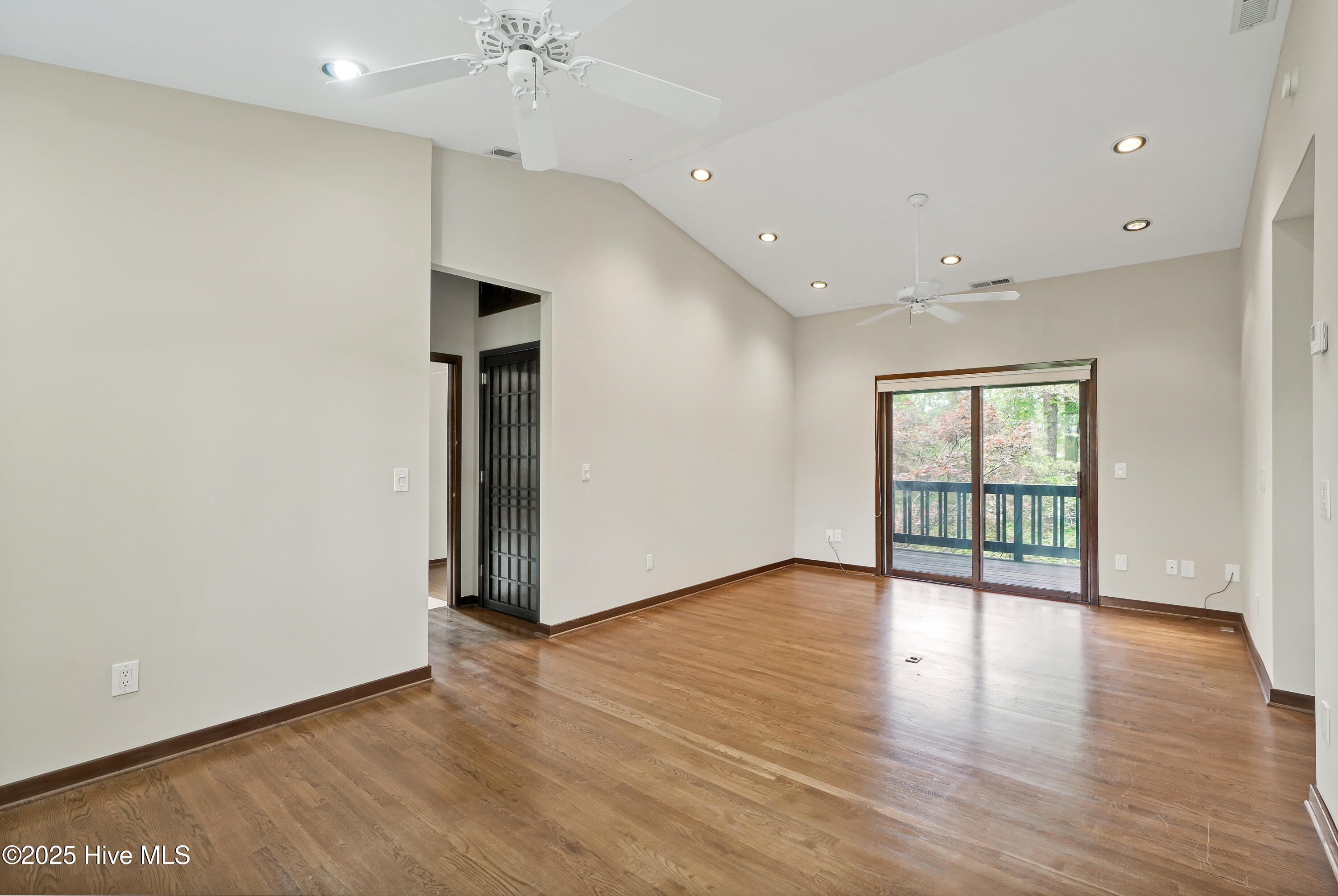 906 Robert E Lee Drive Property Photo 26