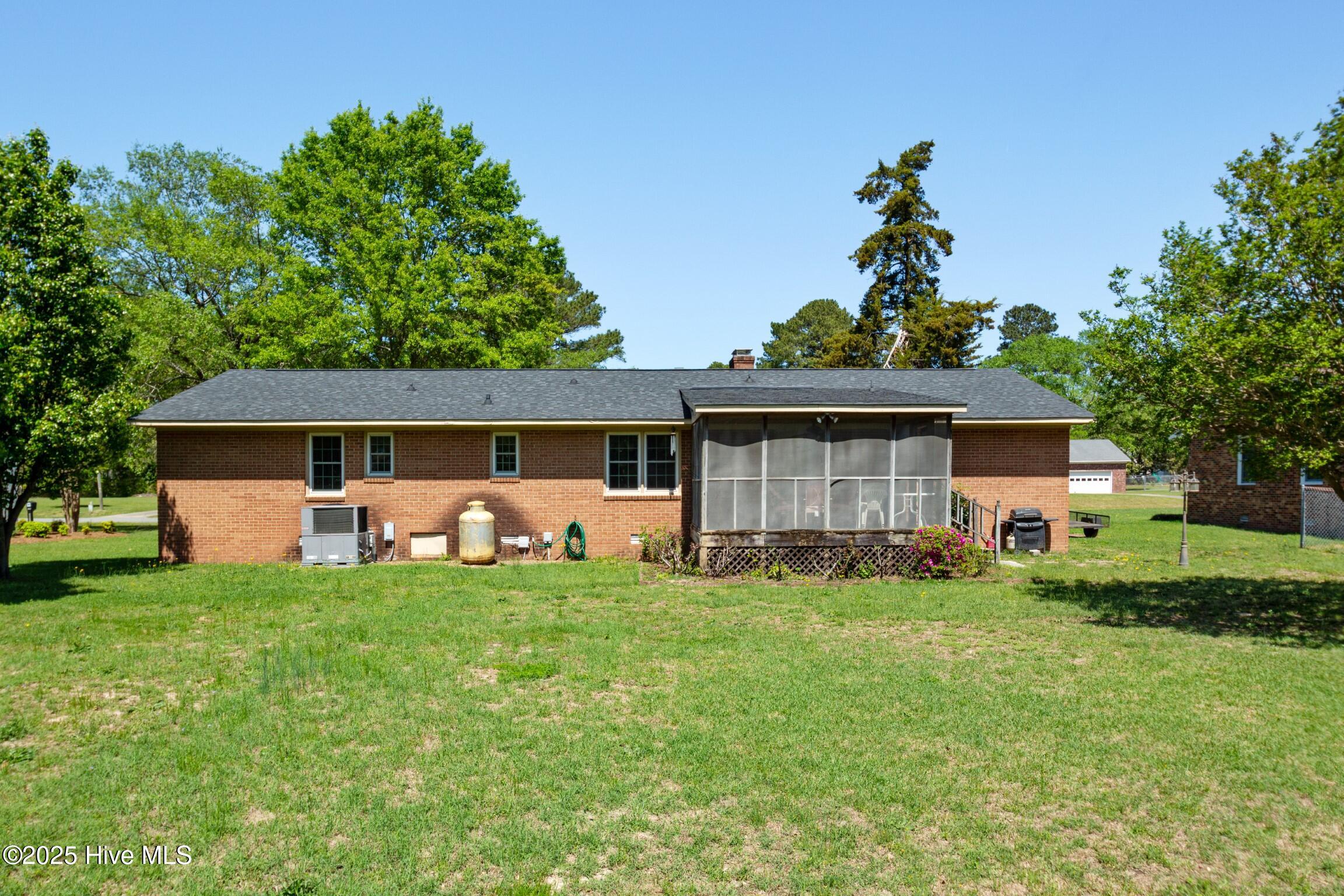 2485 Irvin Drive Property Photo 5