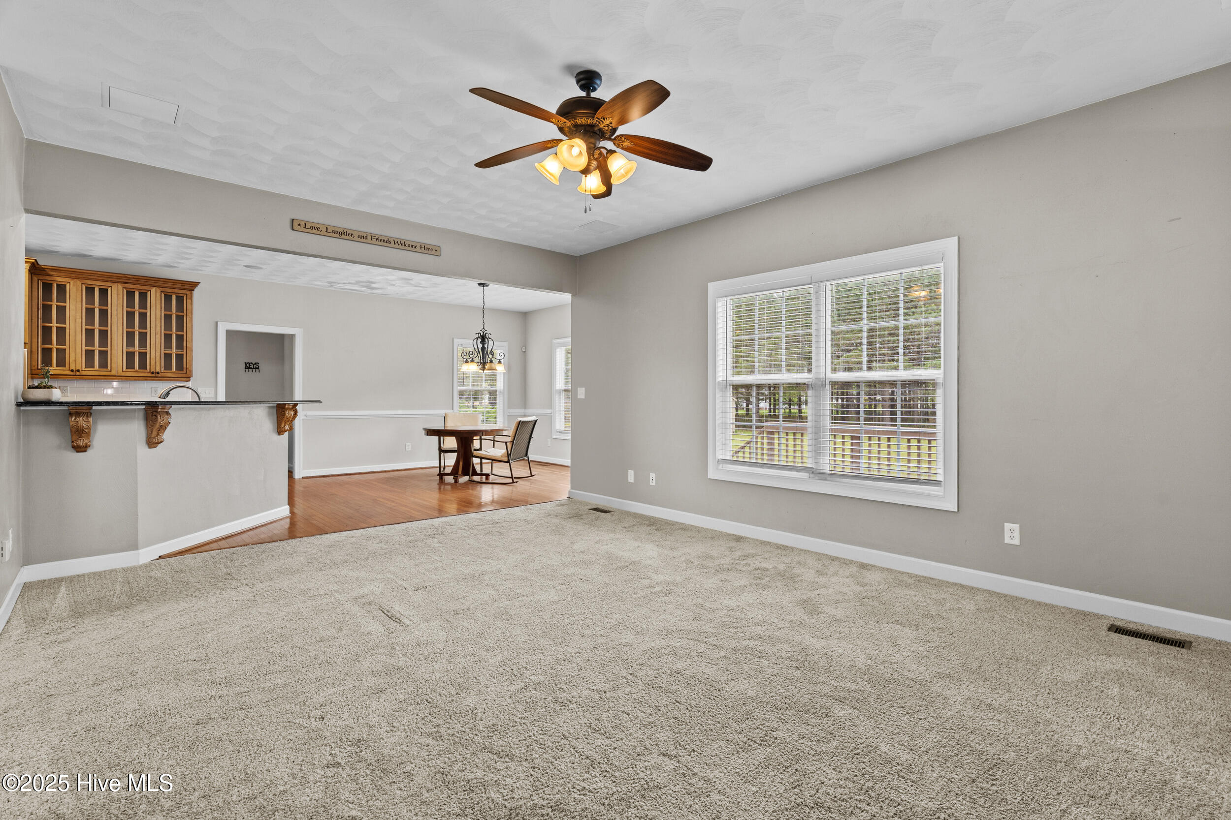 104 Creekside Drive Property Photo 12