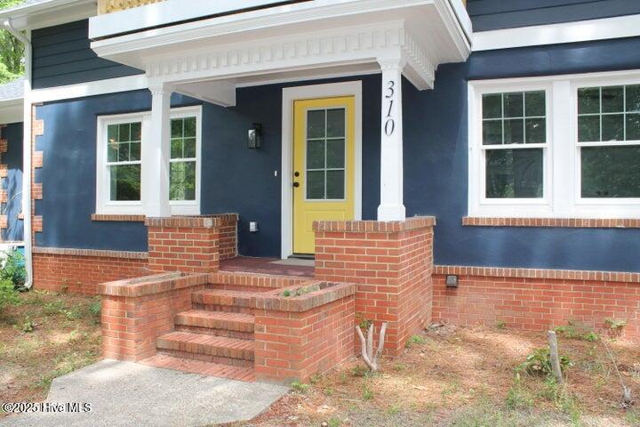 310 N May Street Property Photo 4