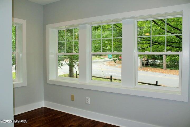 310 N May Street Property Photo 11