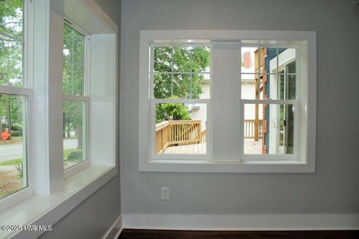 310 N May Street Property Photo 12