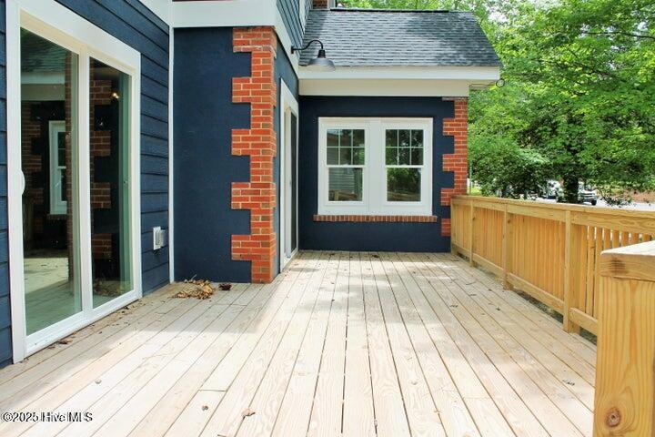 310 N May Street Property Photo 19