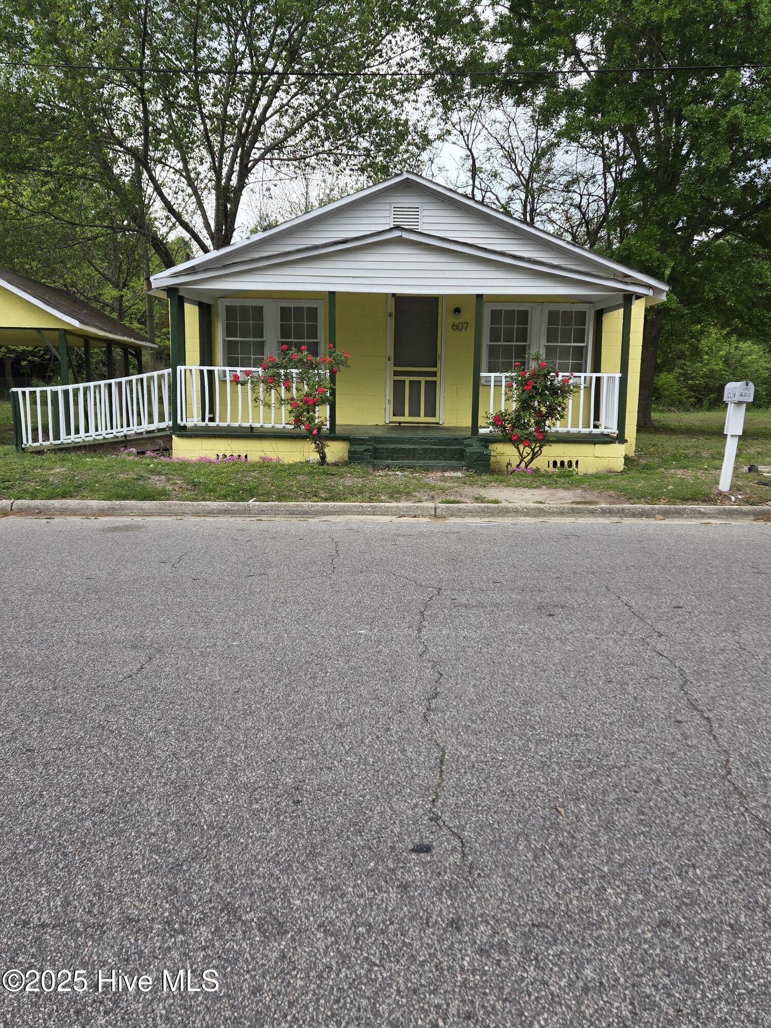 607 Washington Street Property Photo