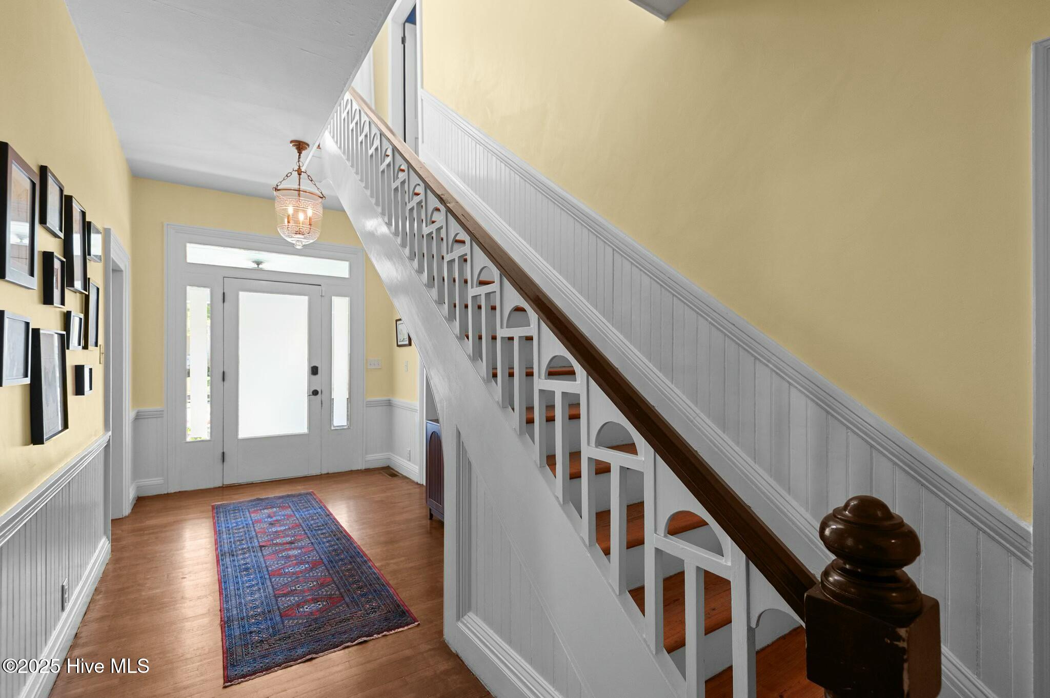 622 W 2nd Street Property Photo 8