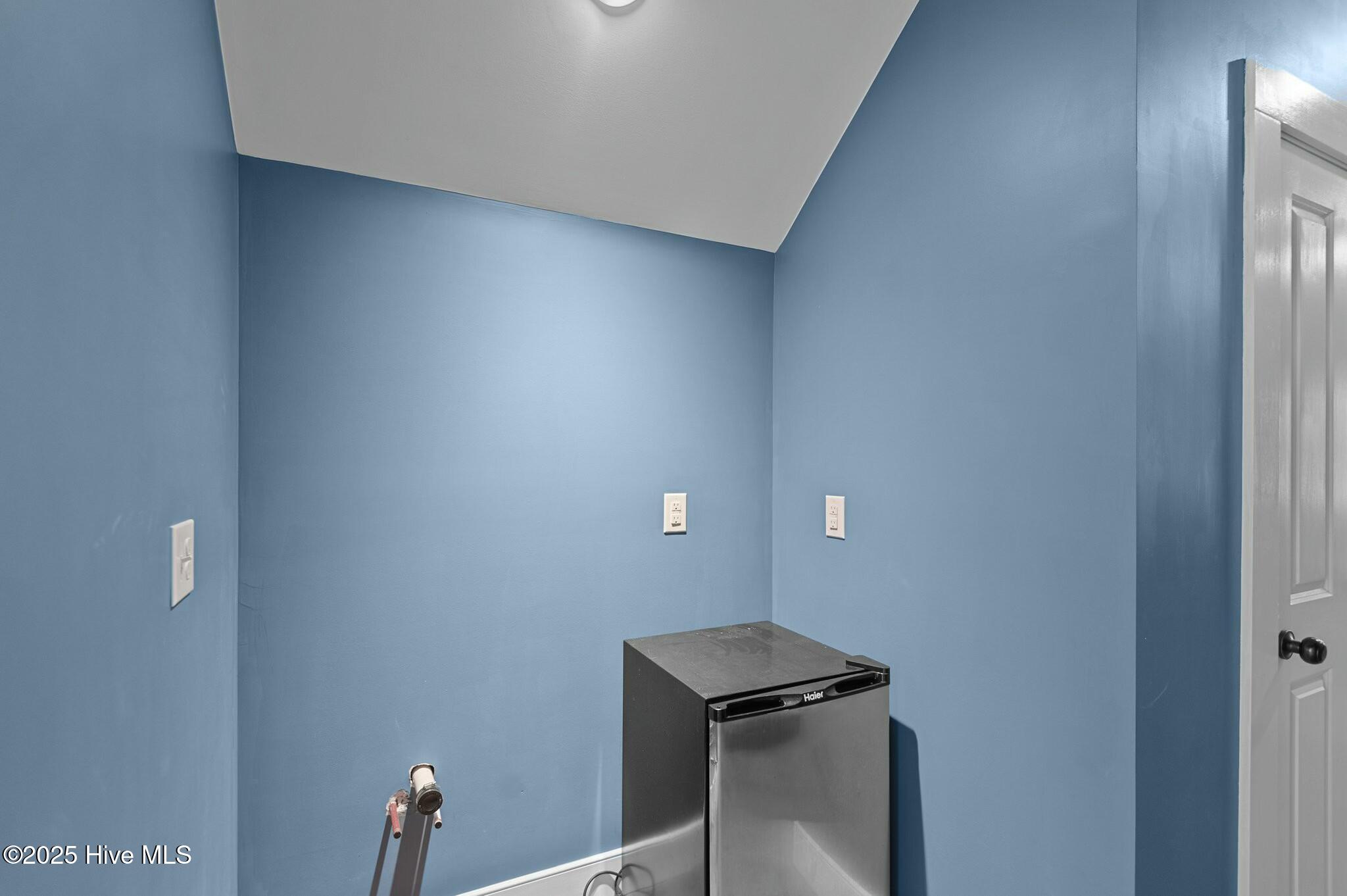 622 W 2nd Street Property Photo 36
