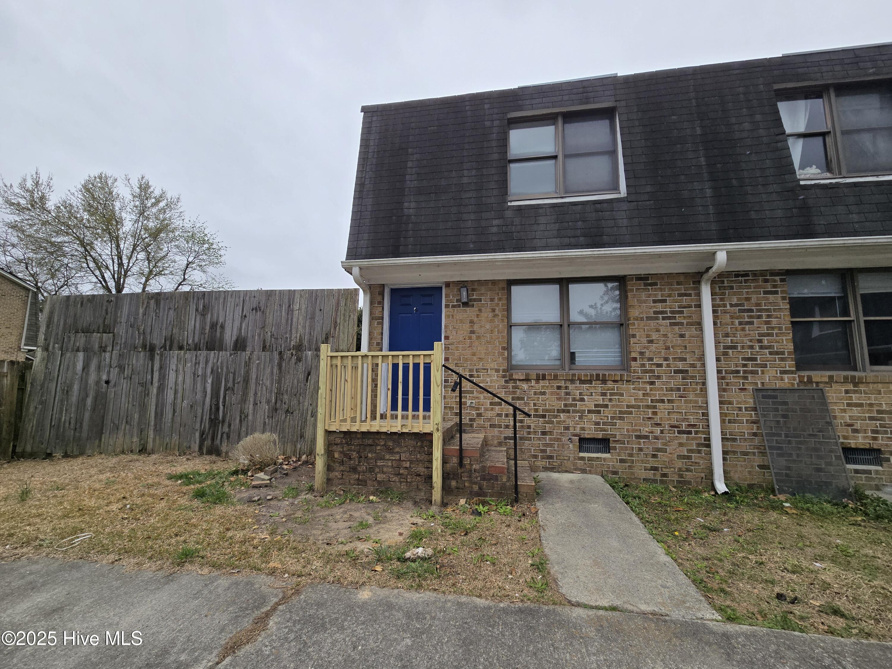 102 Cedar Court G Property Photo