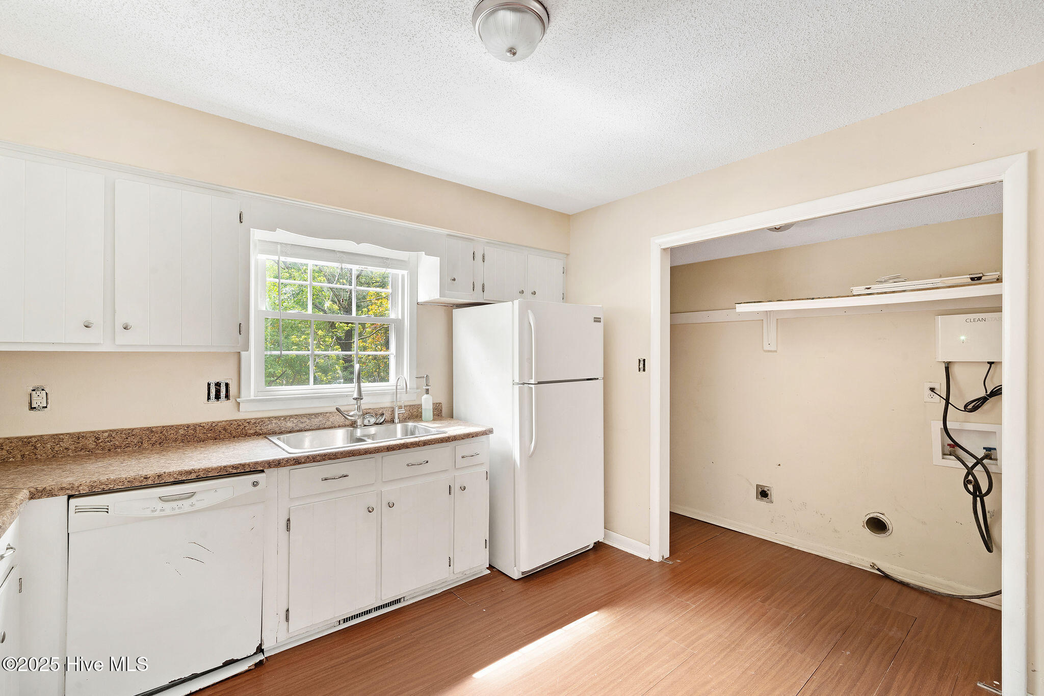 3769 Penderlea Highway Property Photo 9