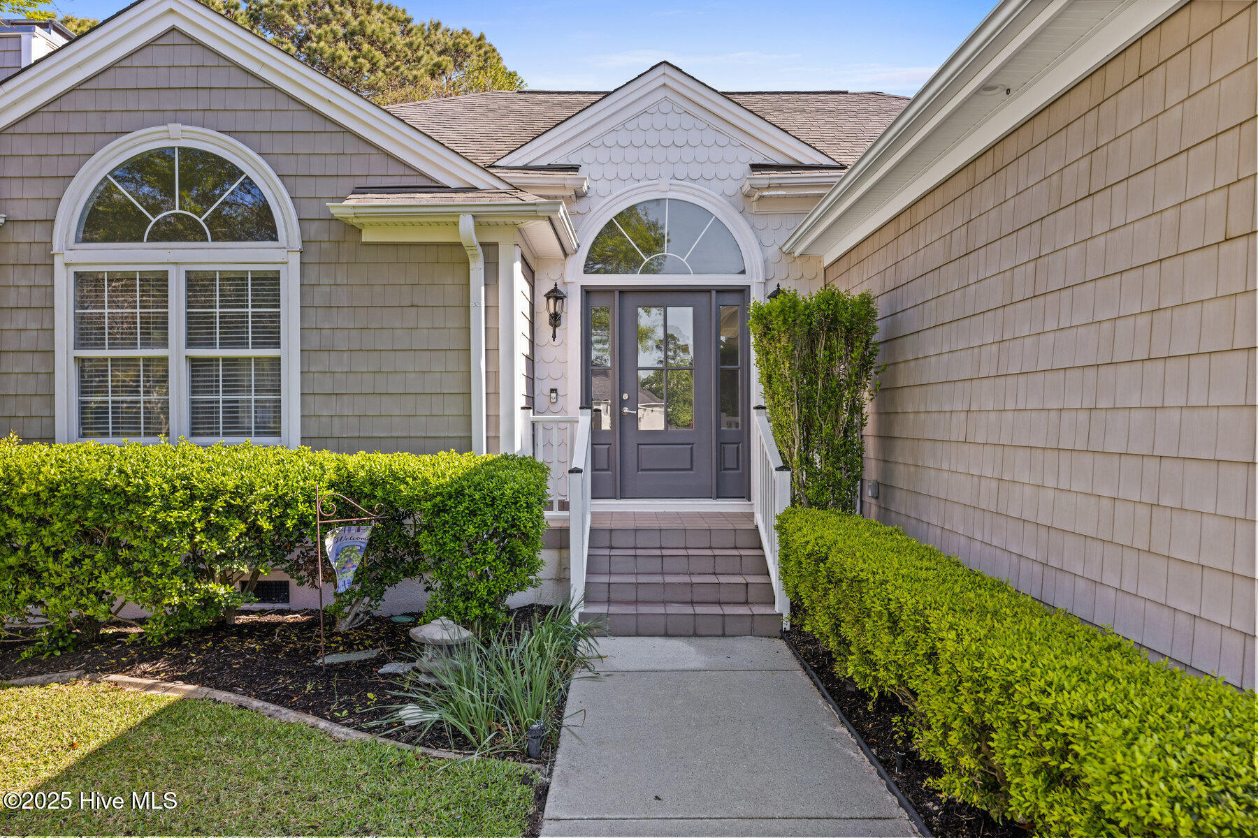 219 Rouen Court Property Photo 4