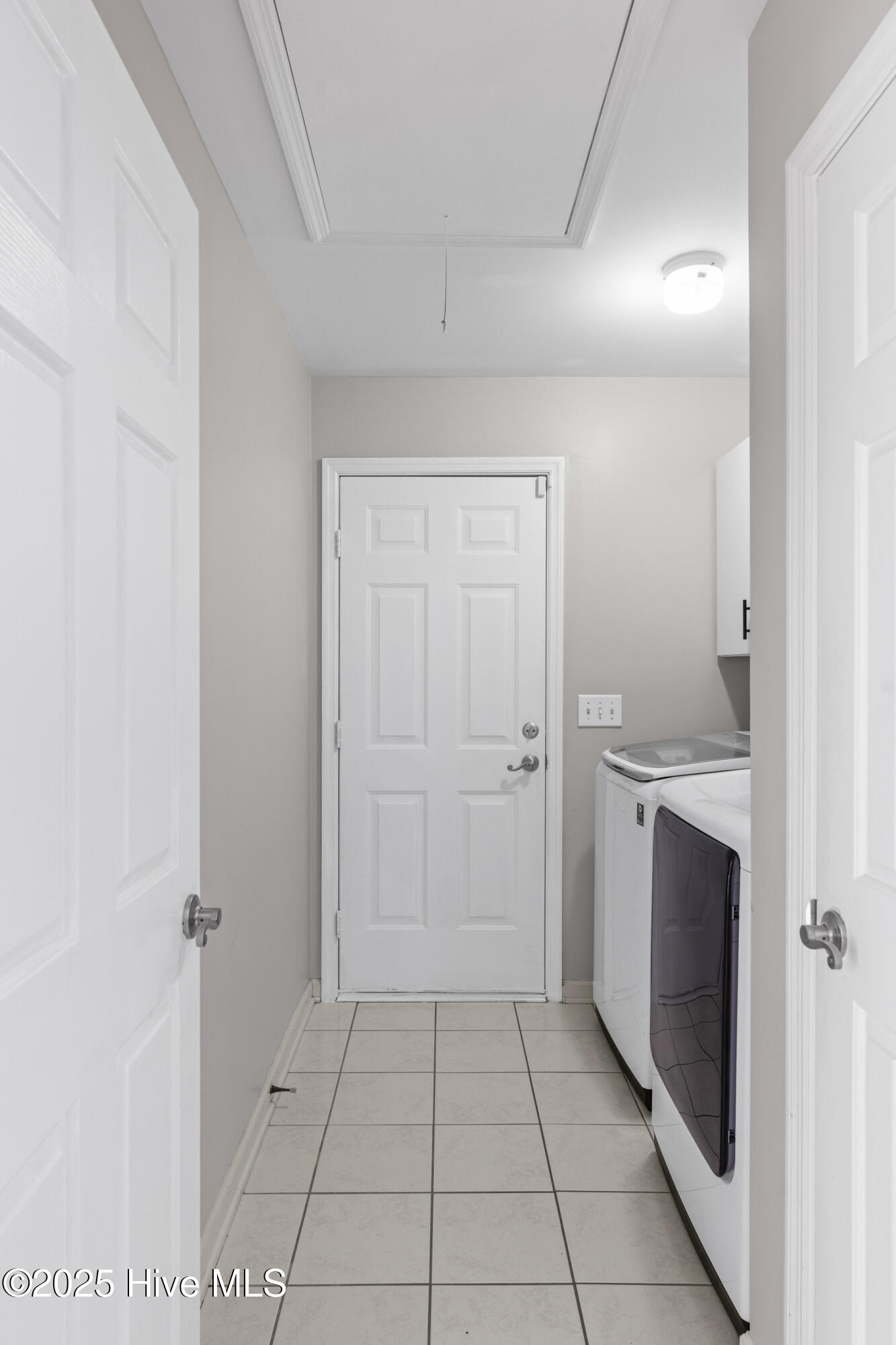219 Rouen Court Property Photo 32