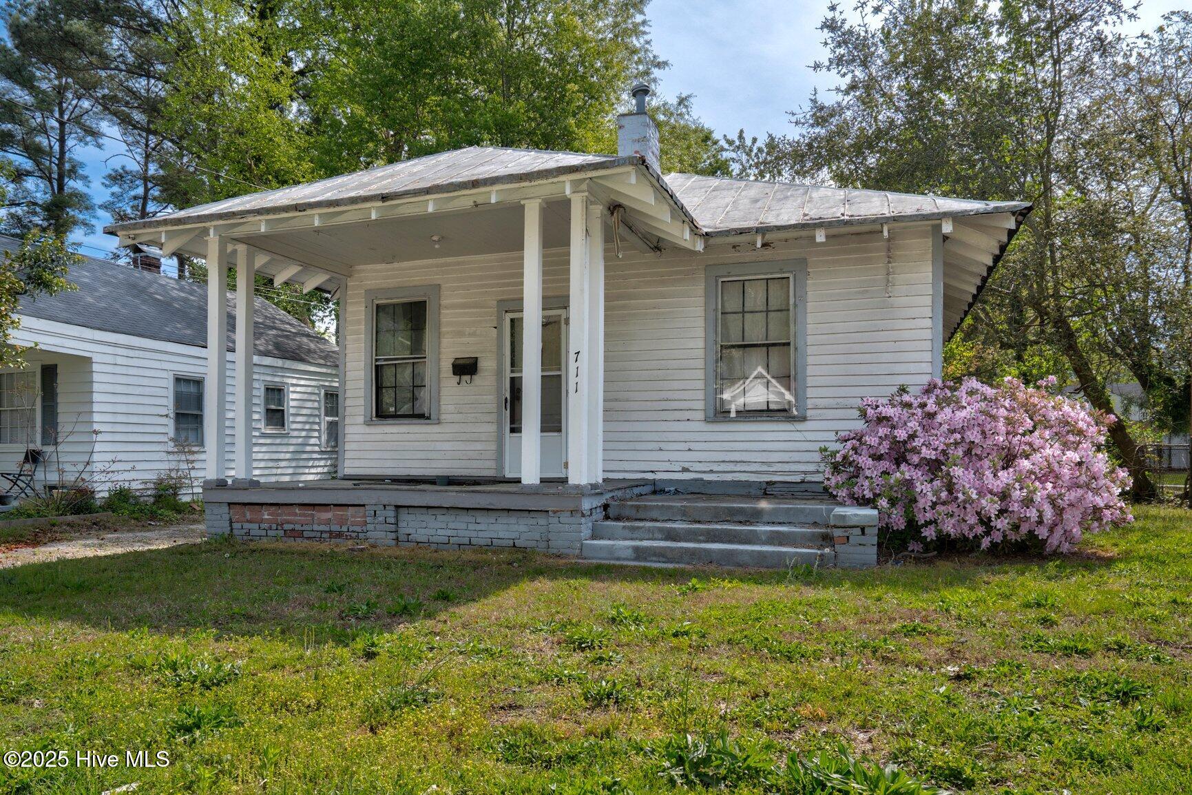 711 S Pine Street Property Photo