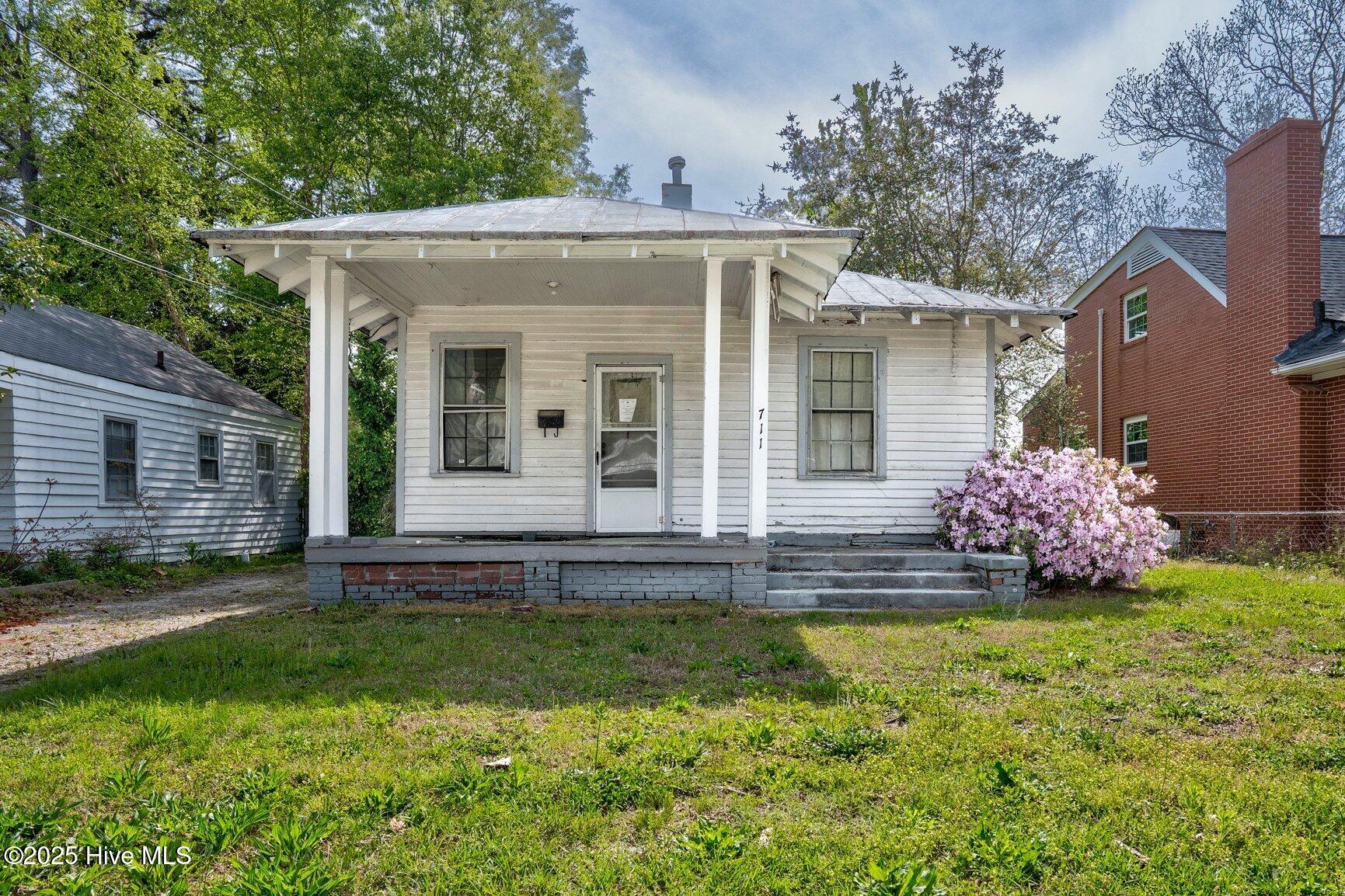 711 S Pine Street Property Photo 2