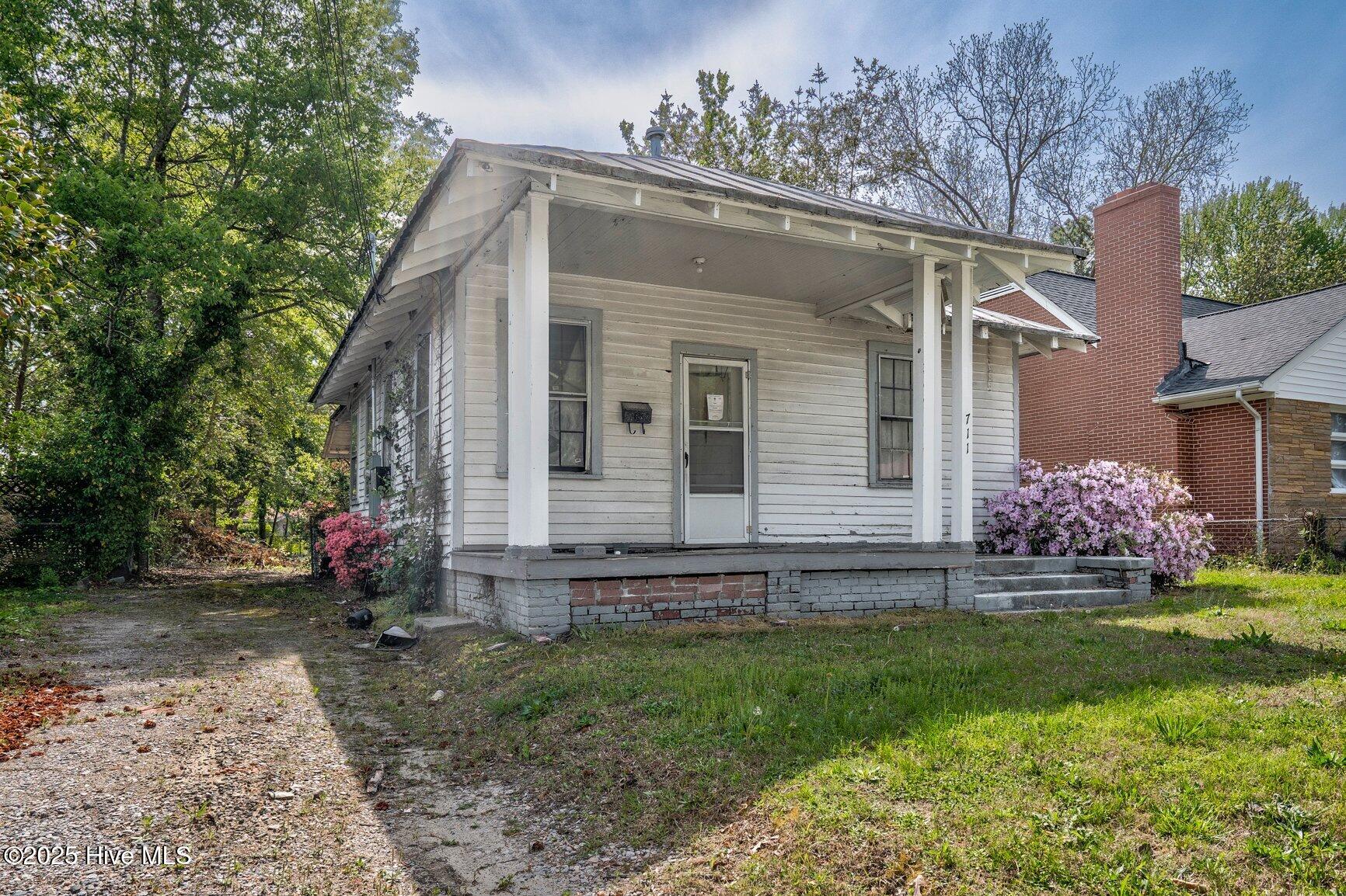 711 S Pine Street Property Photo 3
