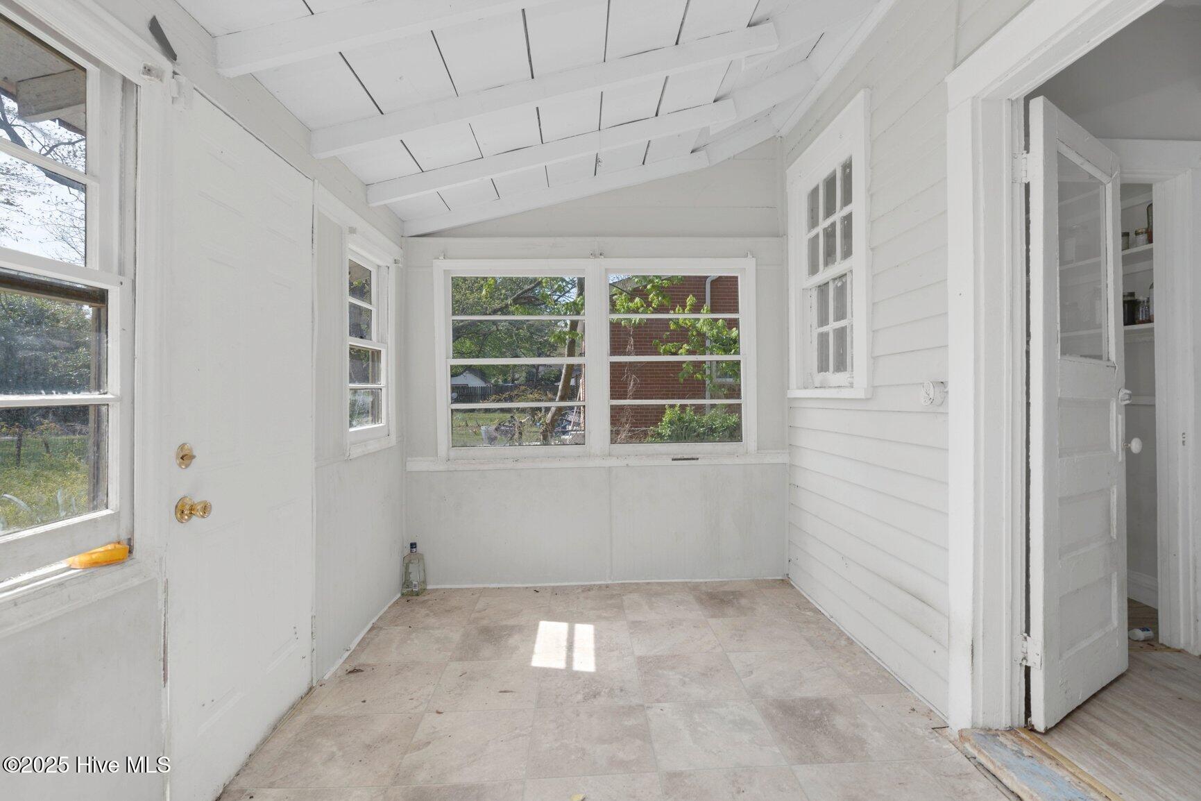 711 S Pine Street Property Photo 4