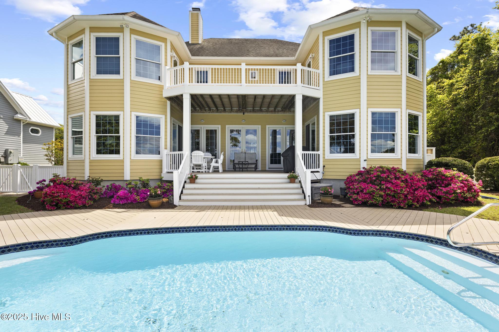 8904 Sound View Court Property Photo 1