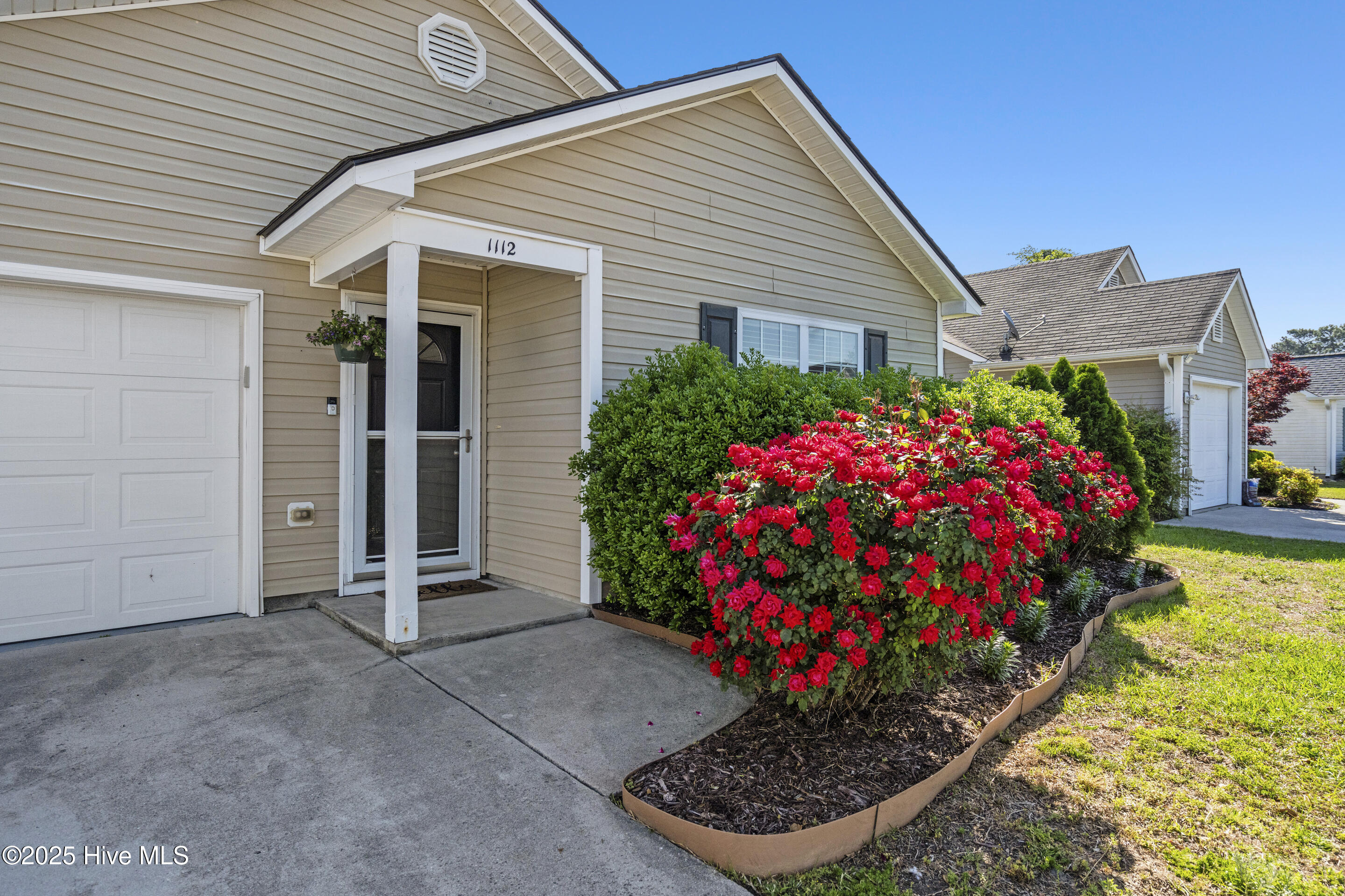 1112 Crestfield Way Property Photo 4