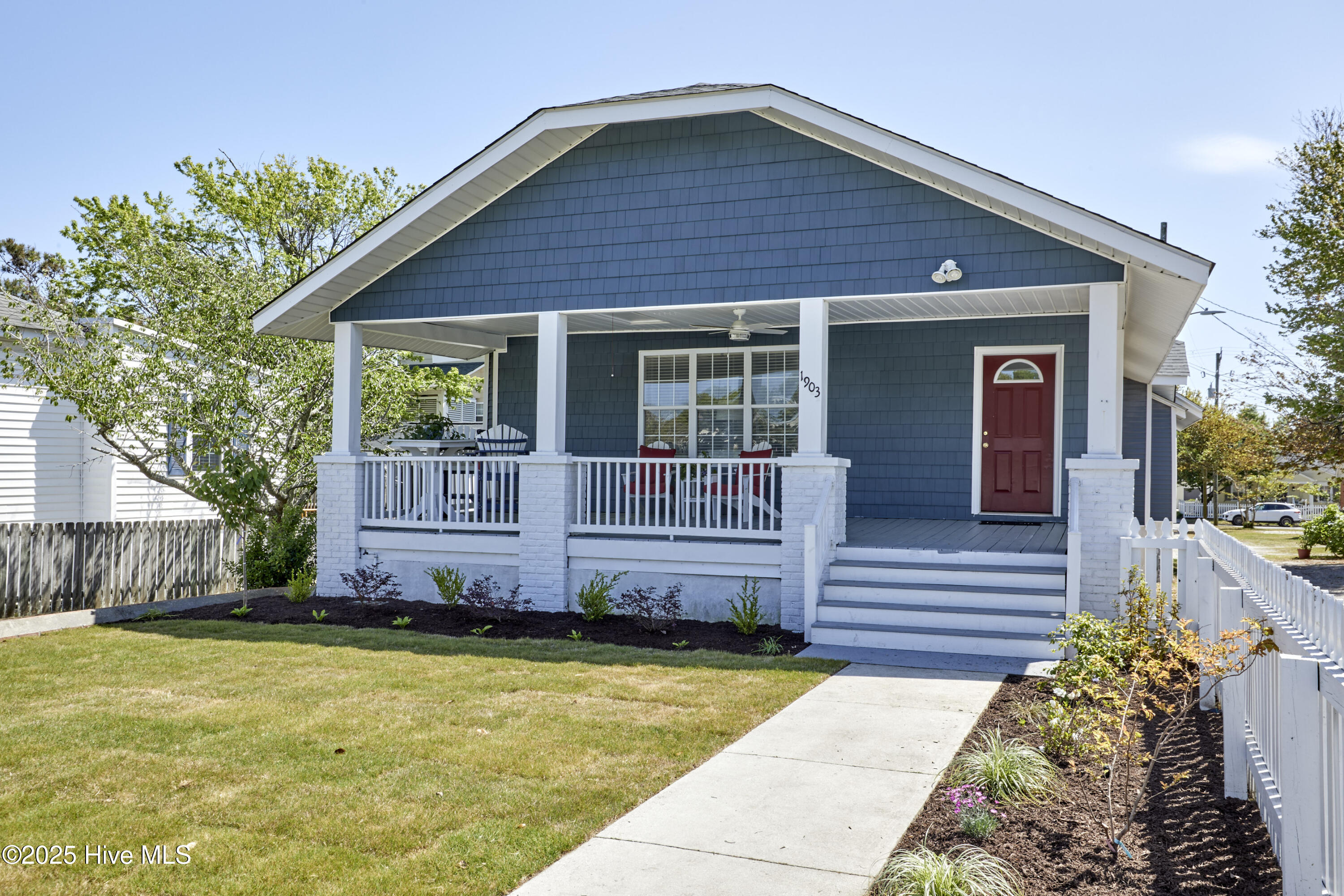 1903 Arendell Street Property Photo