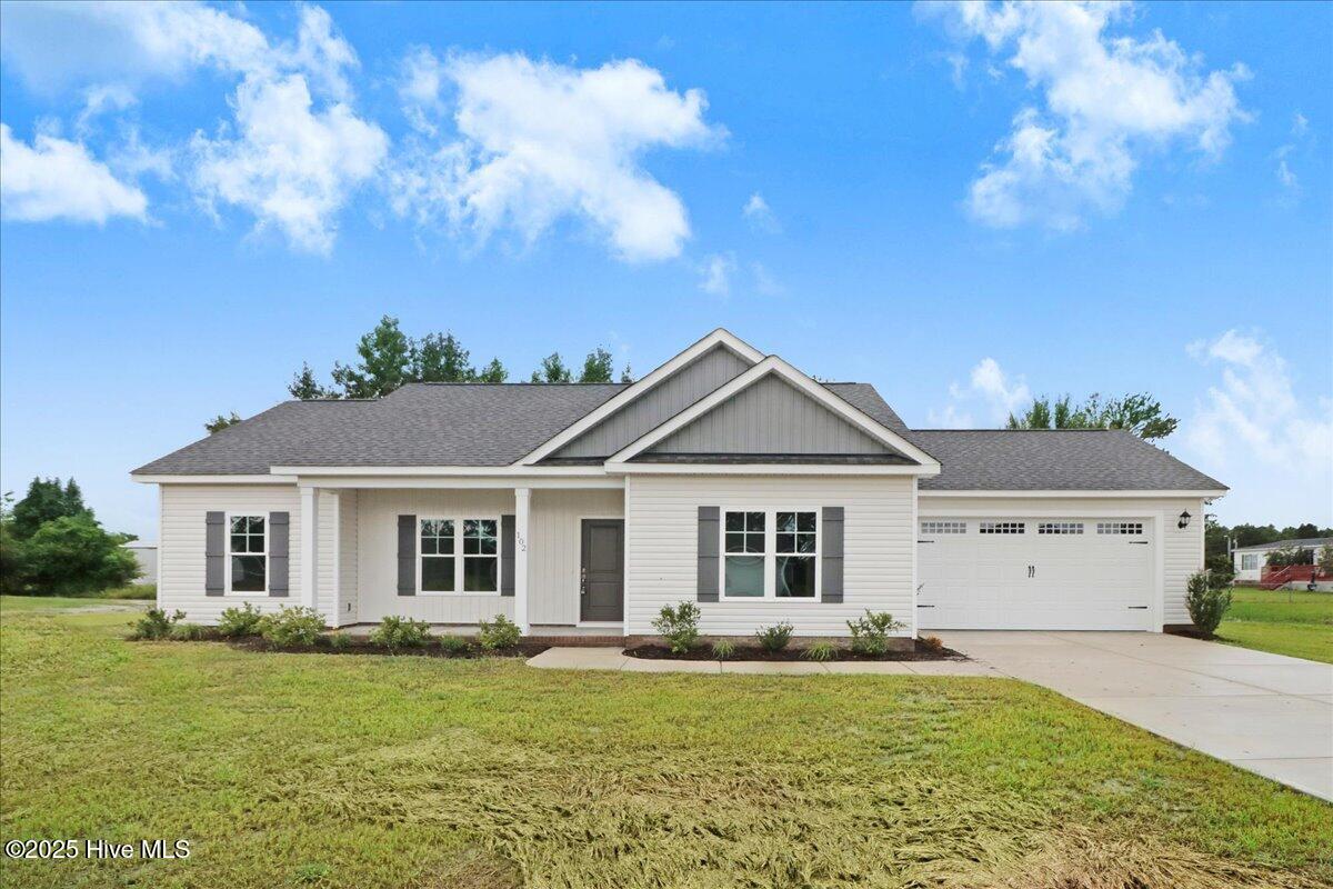 102 E Sillinger Drive Property Photo 1