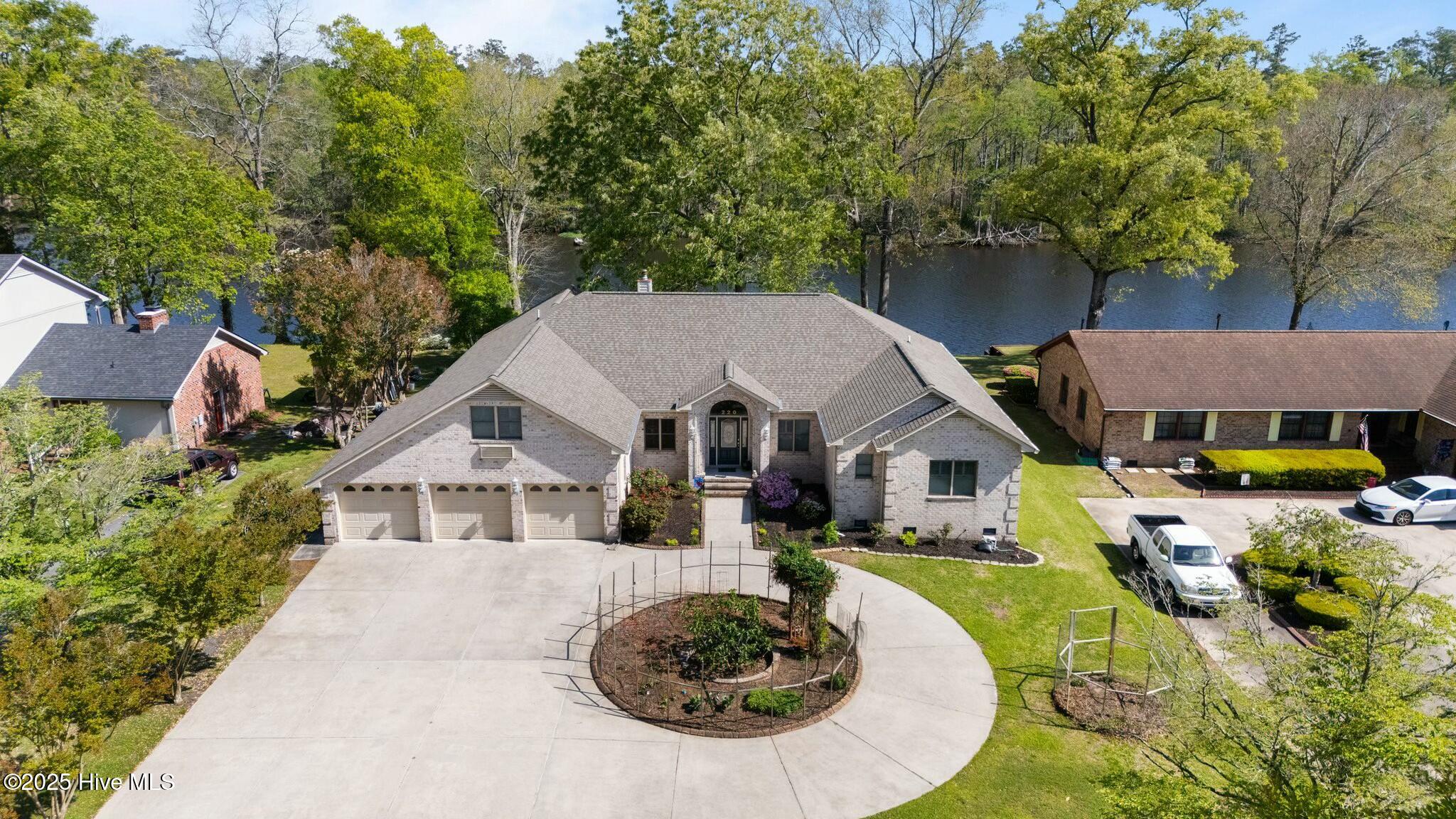 220 Shoreline Drive Property Photo