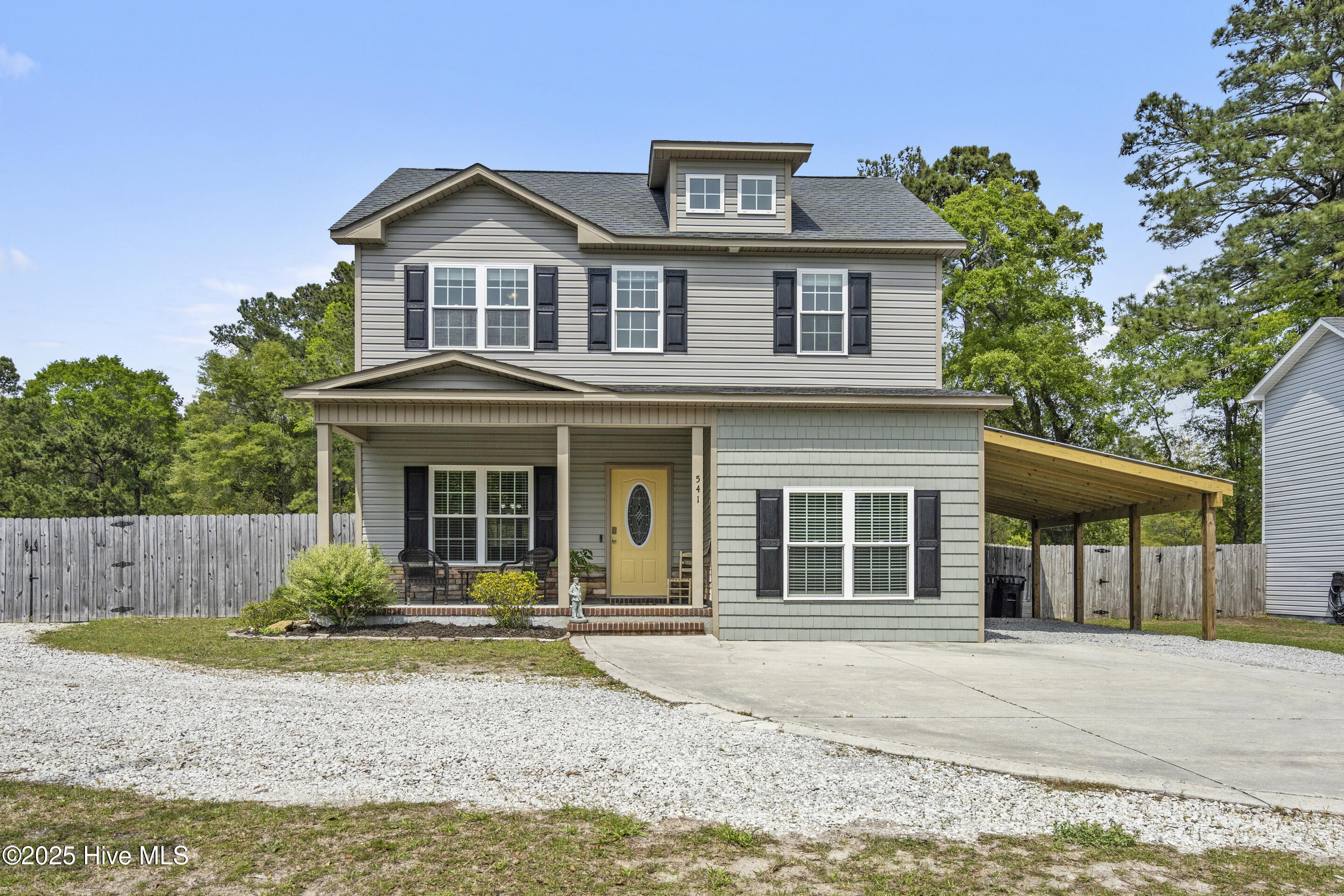 541 Old Folkstone Road Property Photo