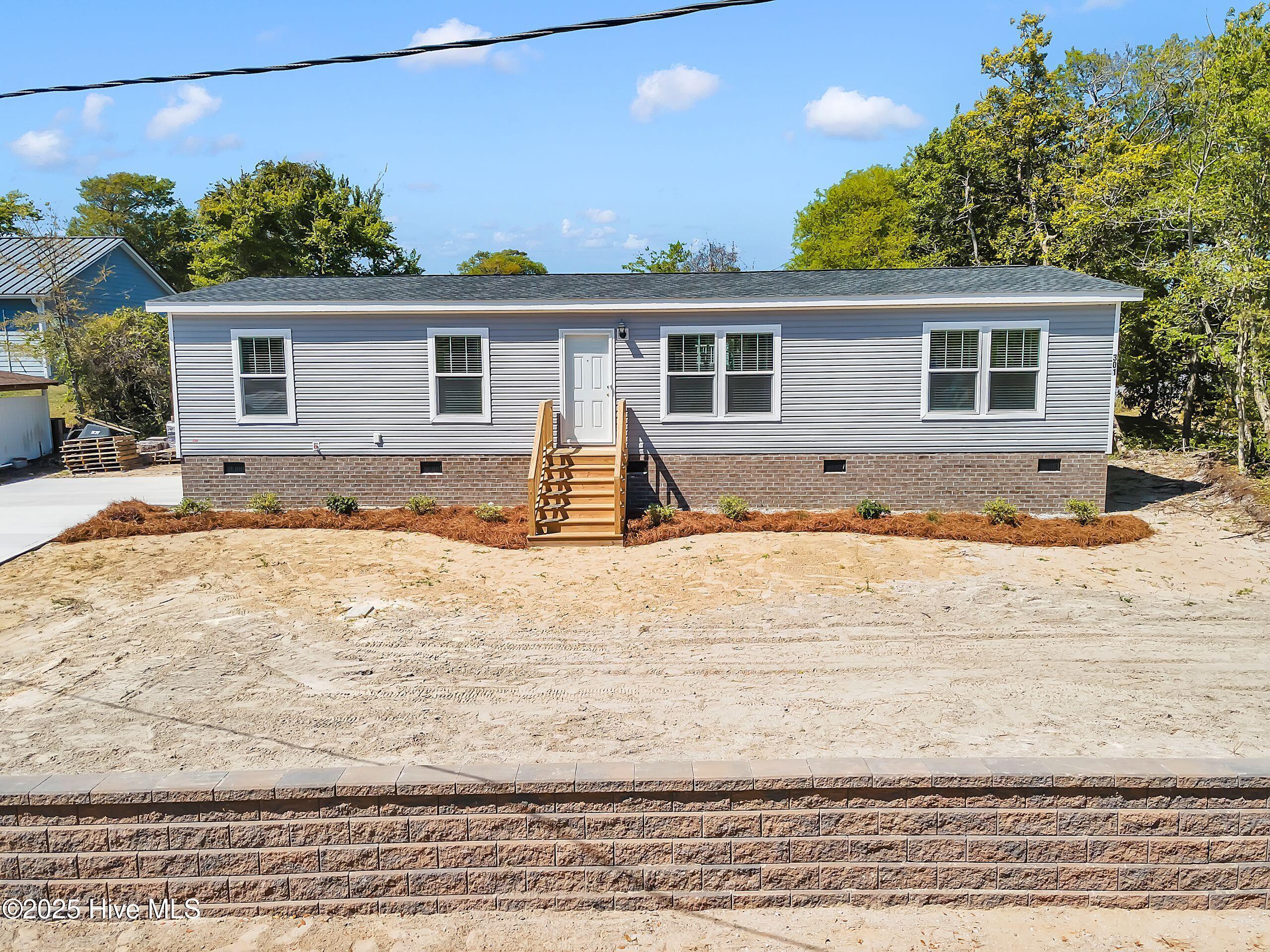 301 Barnes Street Property Photo
